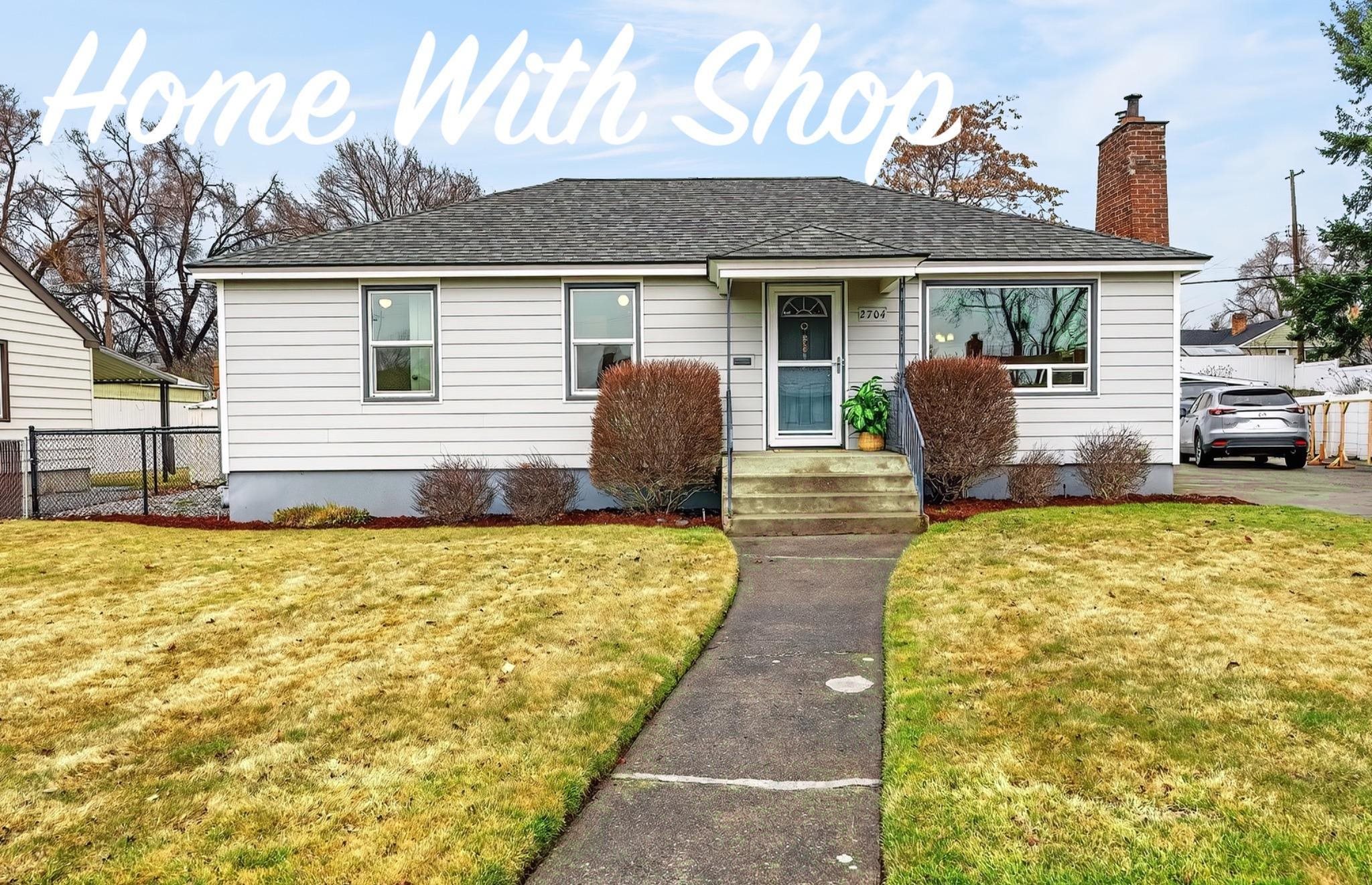 2704 W Hoffman Ave - Photo 1