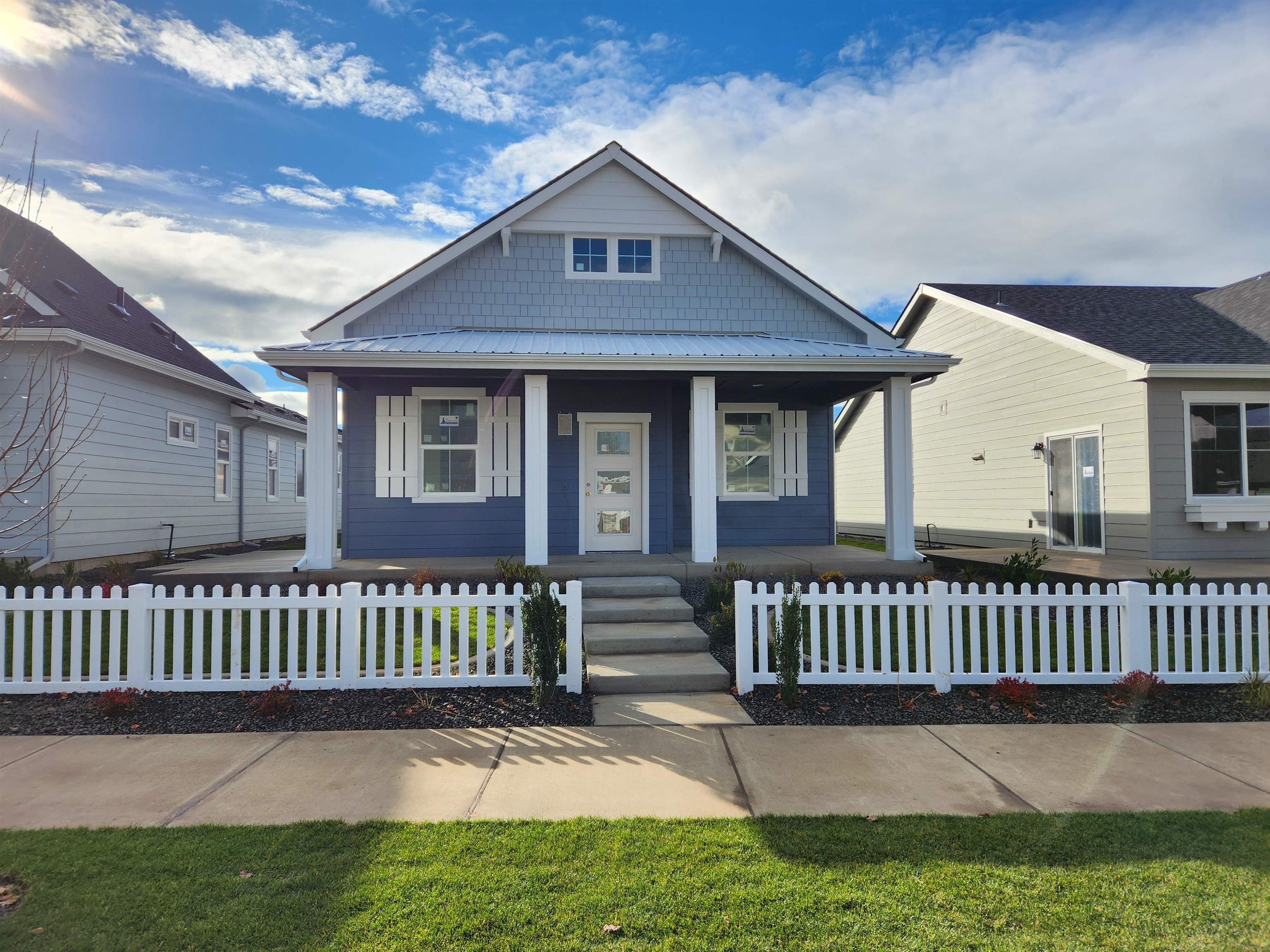 23012 E Edgewater Ln - Photo 1