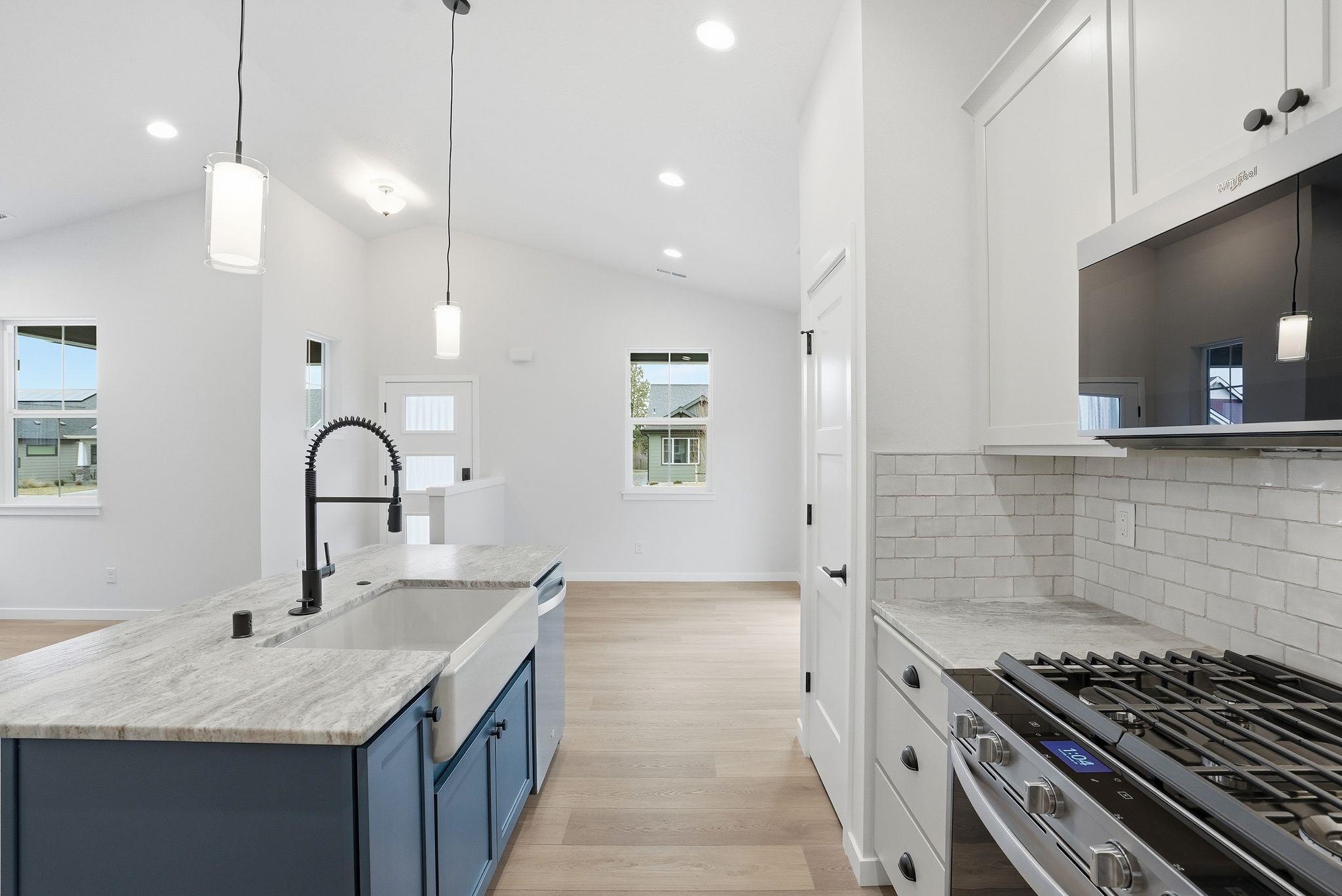 23012 E Edgewater Ln - Photo 8
