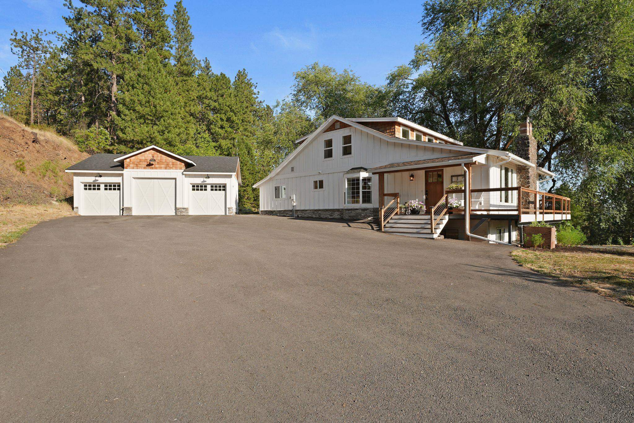 2206 E Pine Hill Ln - Photo 1