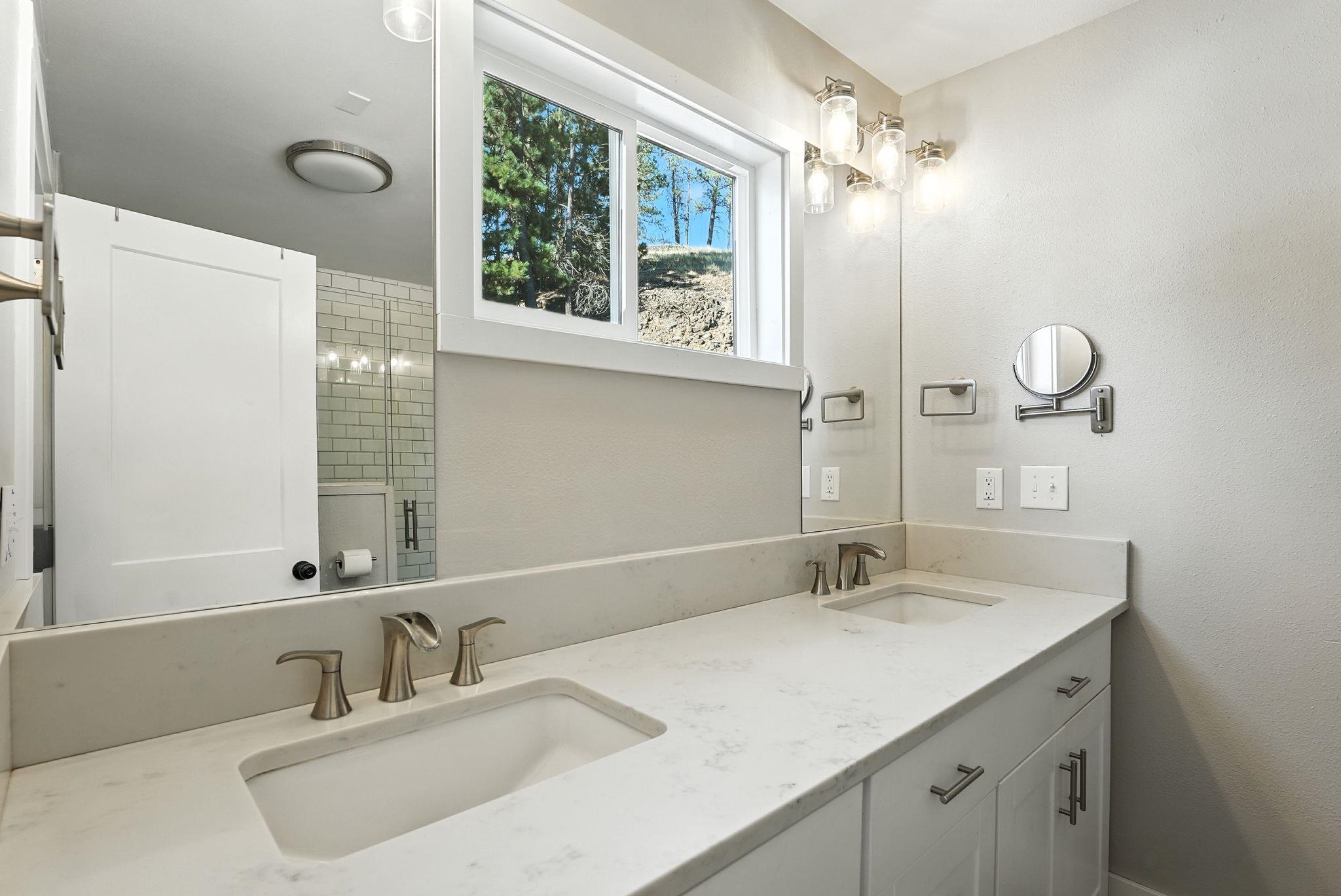 2206 E Pine Hill Ln - Photo 9