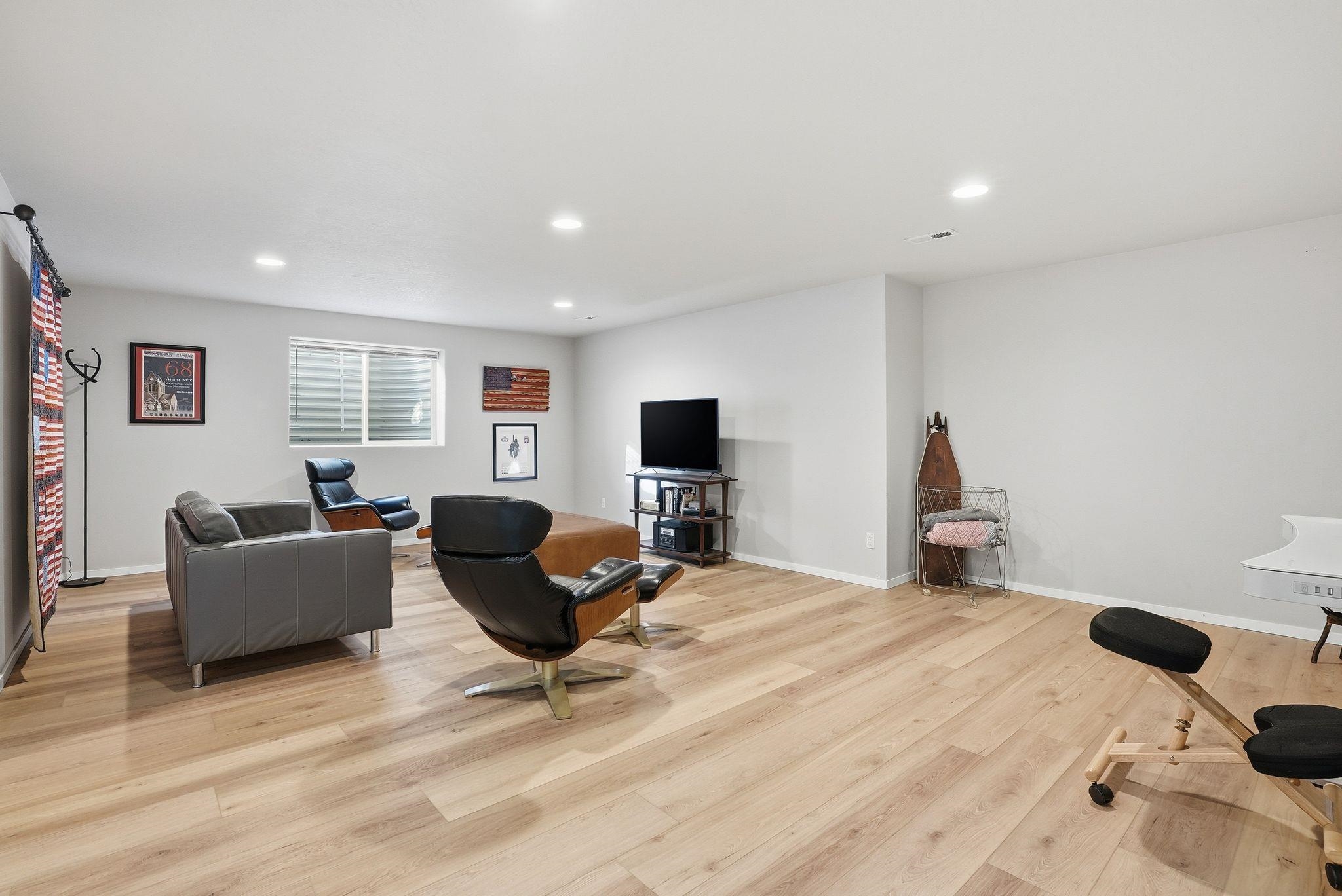 1853 W Bridge Ave - Photo 20