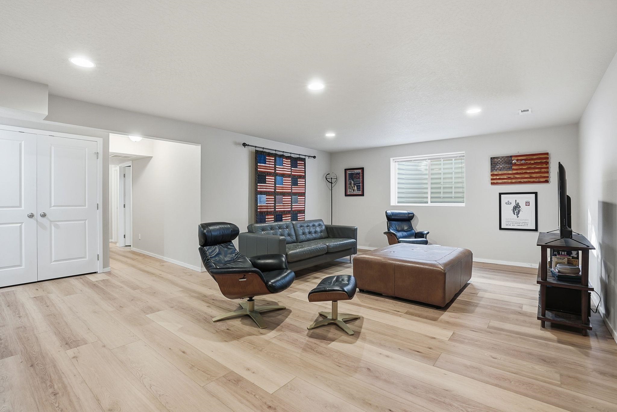 1853 W Bridge Ave - Photo 22