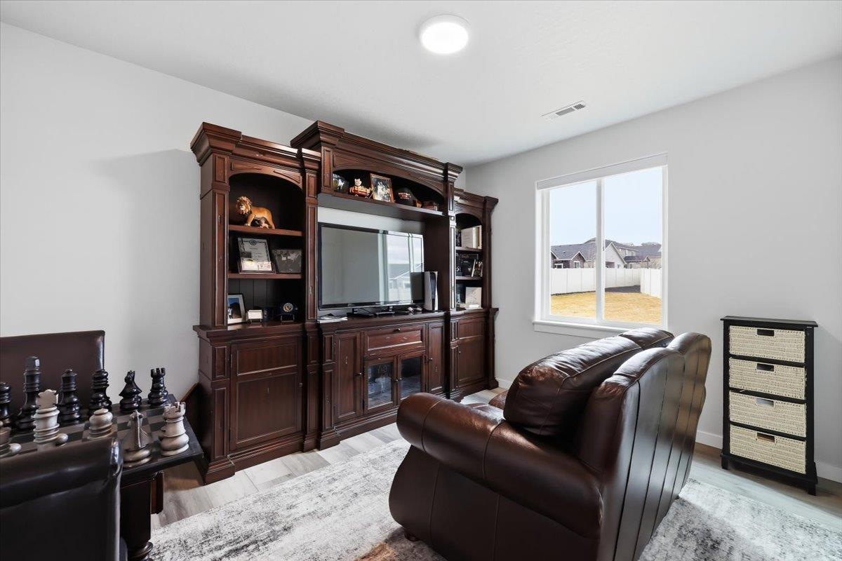 18240 E 17th Ave - Photo 20