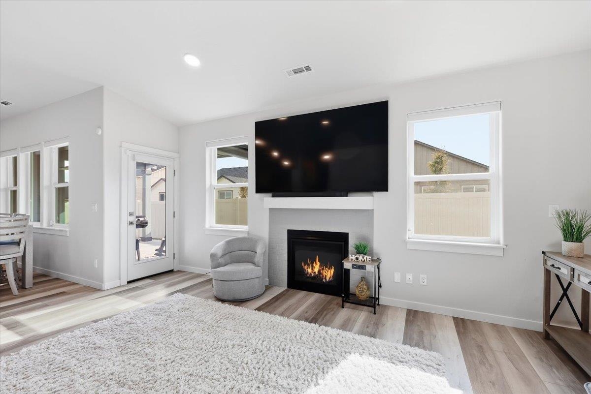 18240 E 17th Ave - Photo 3