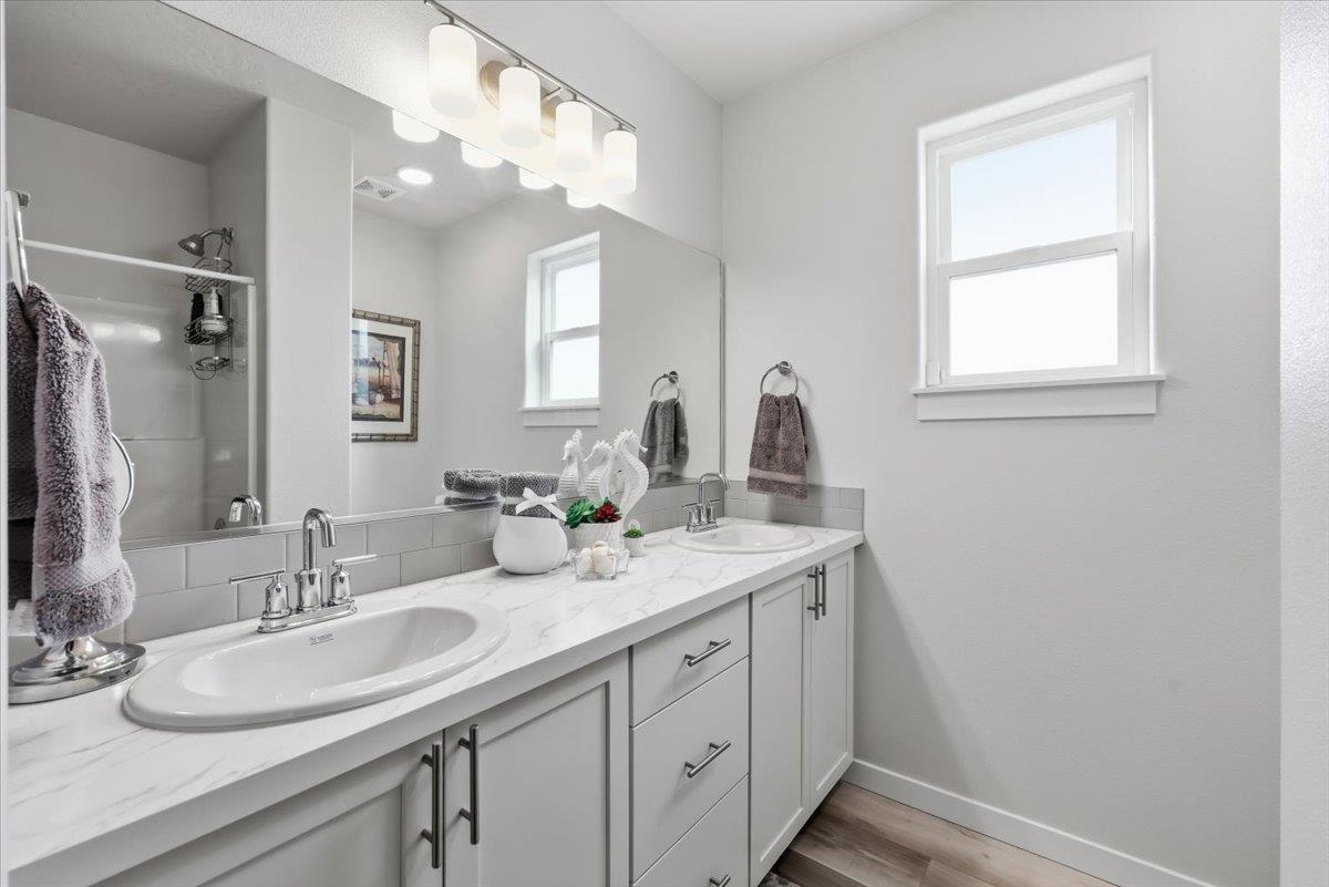 18240 E 17th Ave - Photo 22