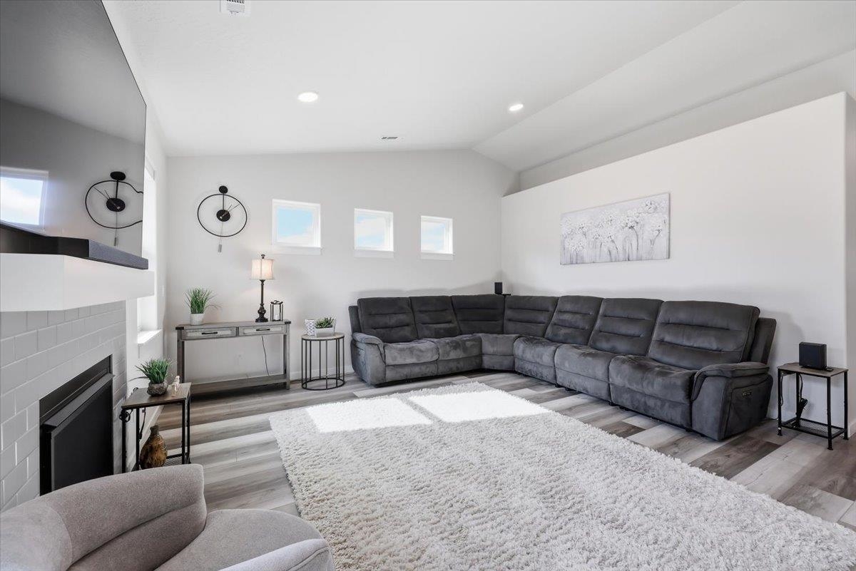 18240 E 17th Ave - Photo 4