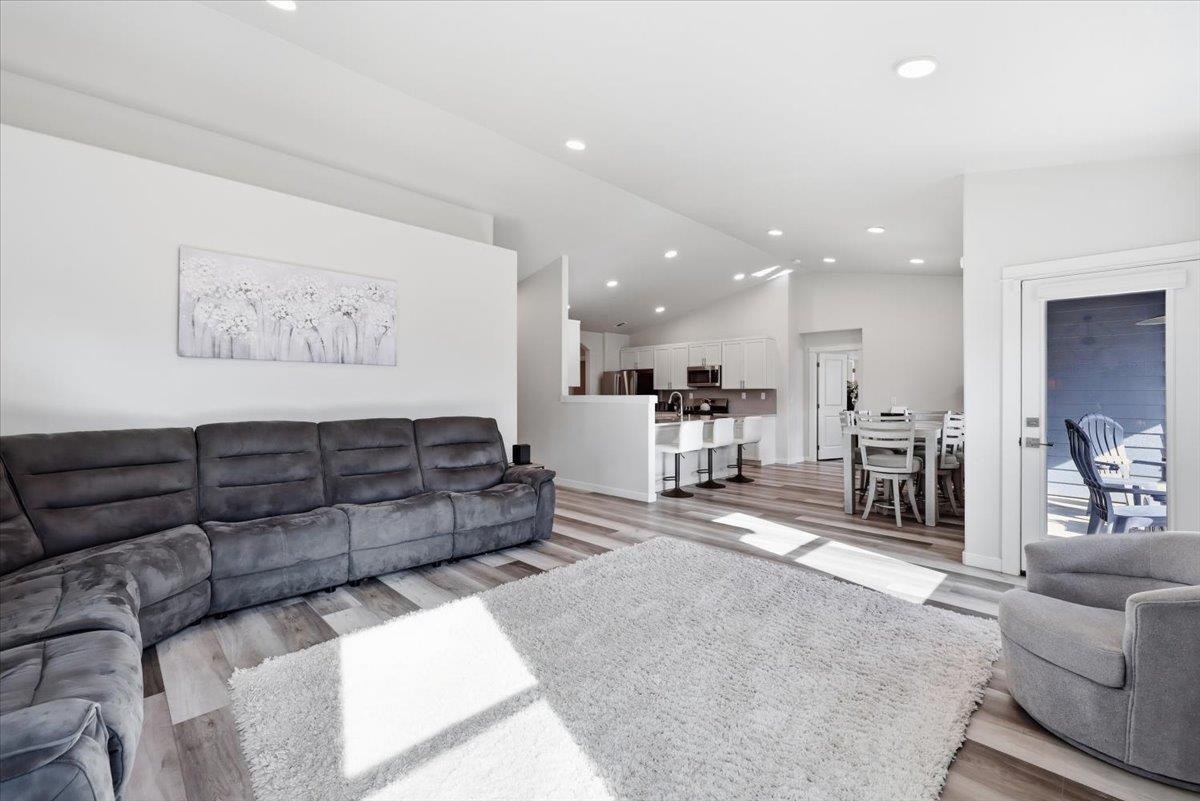 18240 E 17th Ave - Photo 5