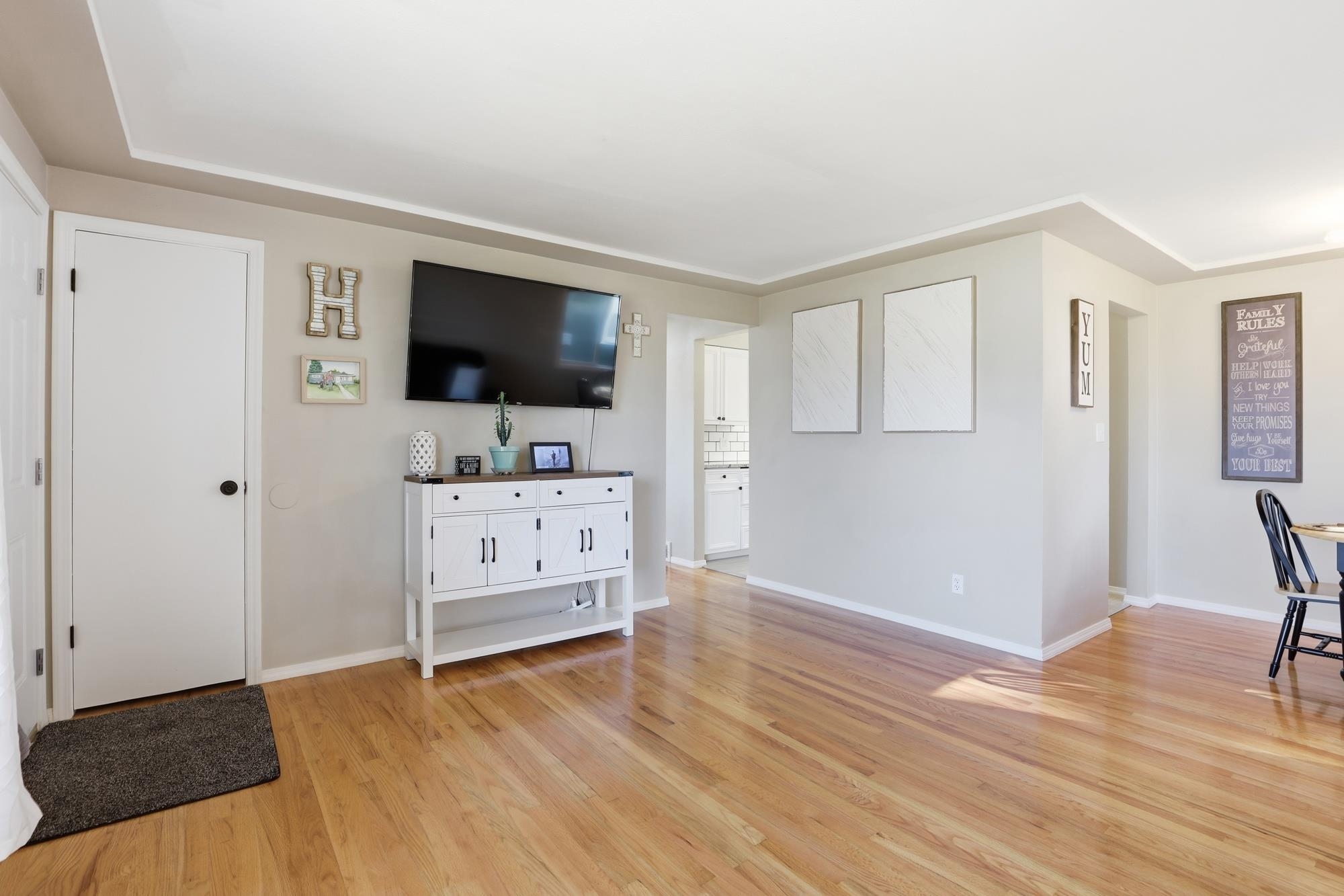 5816 N Lincoln St - Photo 3