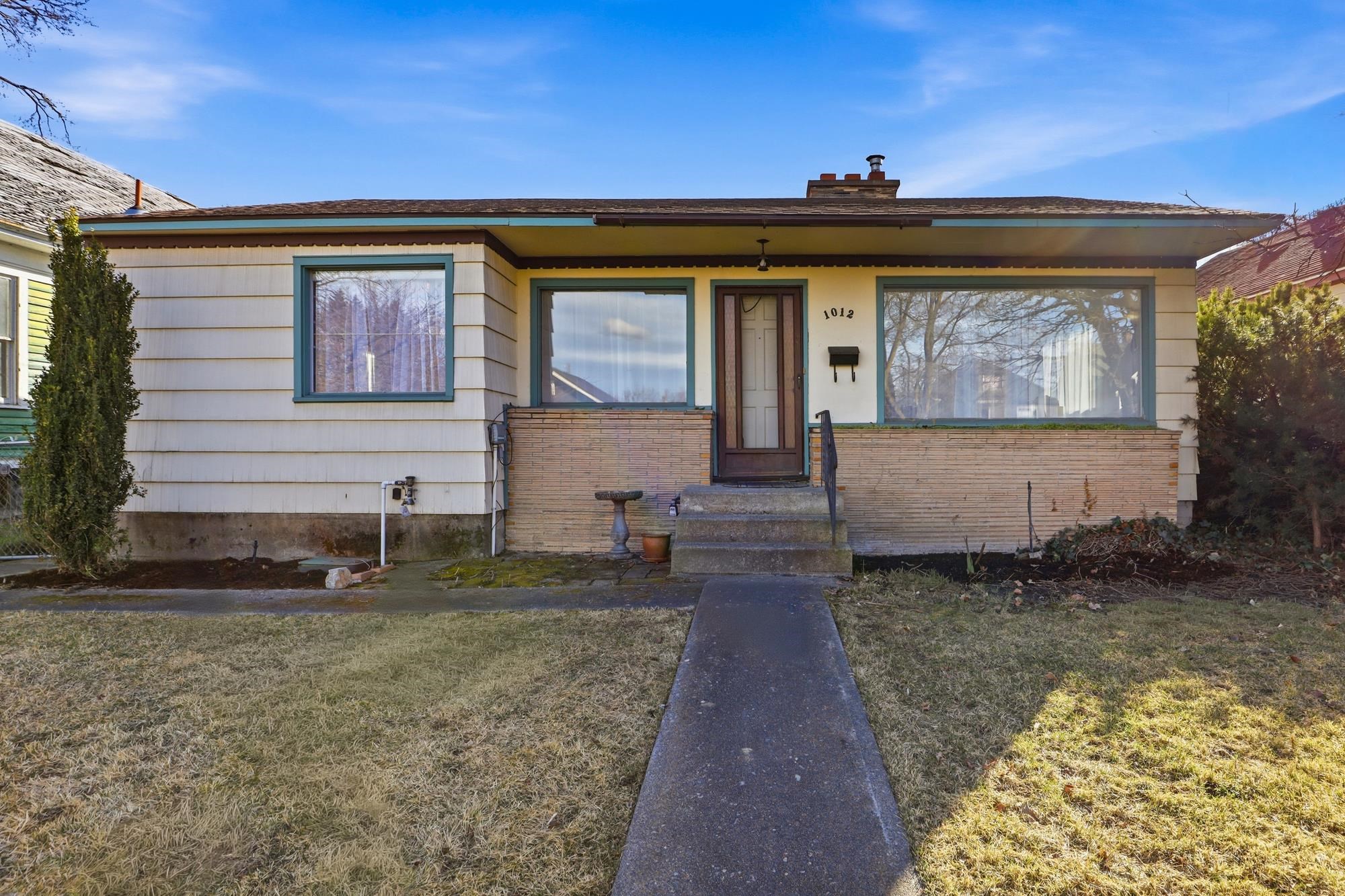 1012 E Augusta Ave - Photo 1