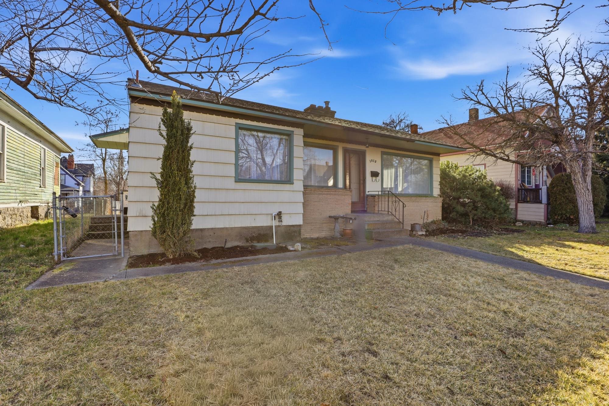 1012 E Augusta Ave - Photo 2