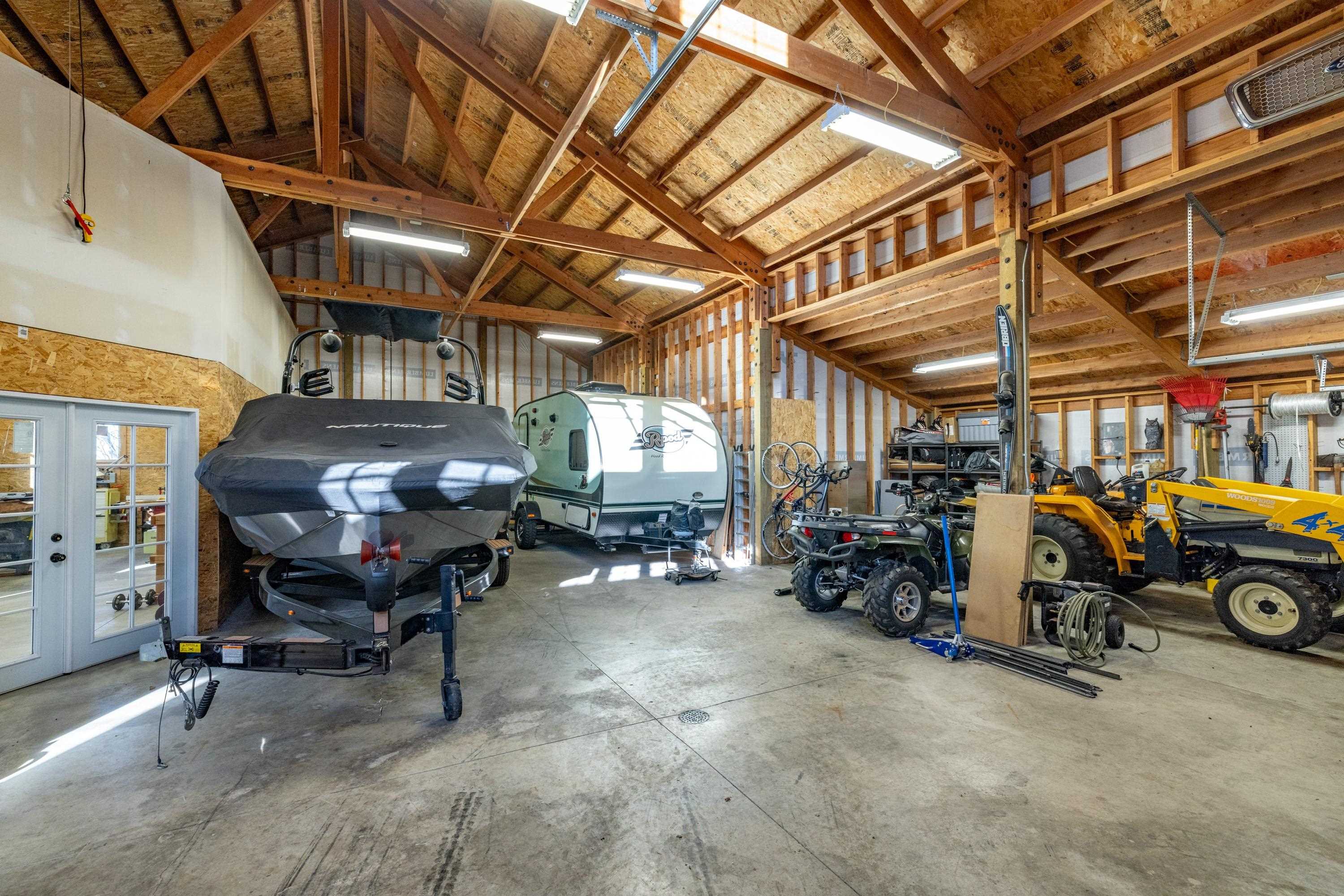 3311 E Chisholm Ln - Photo 47