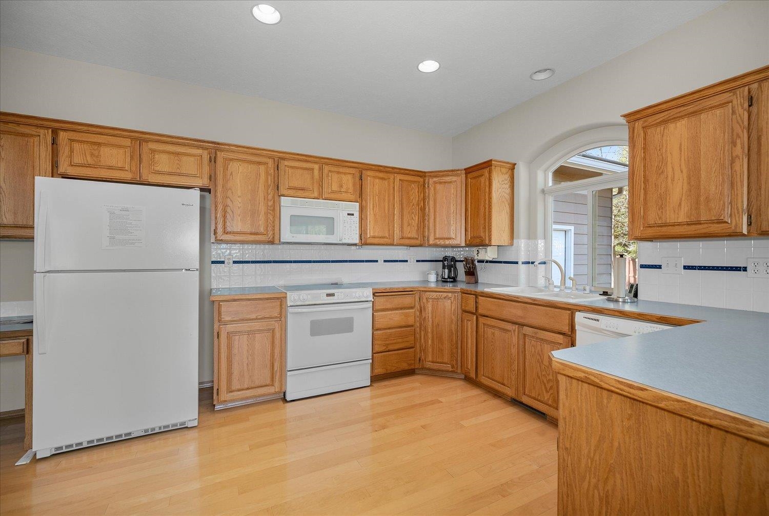 7010 N EAST BLUFF Ct - Photo 8