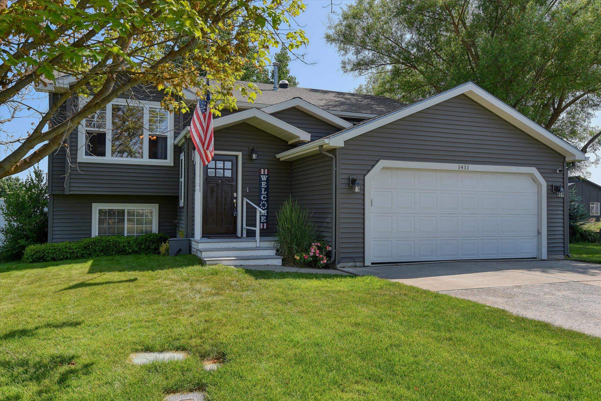 1411 Sinclair St - Photo 1