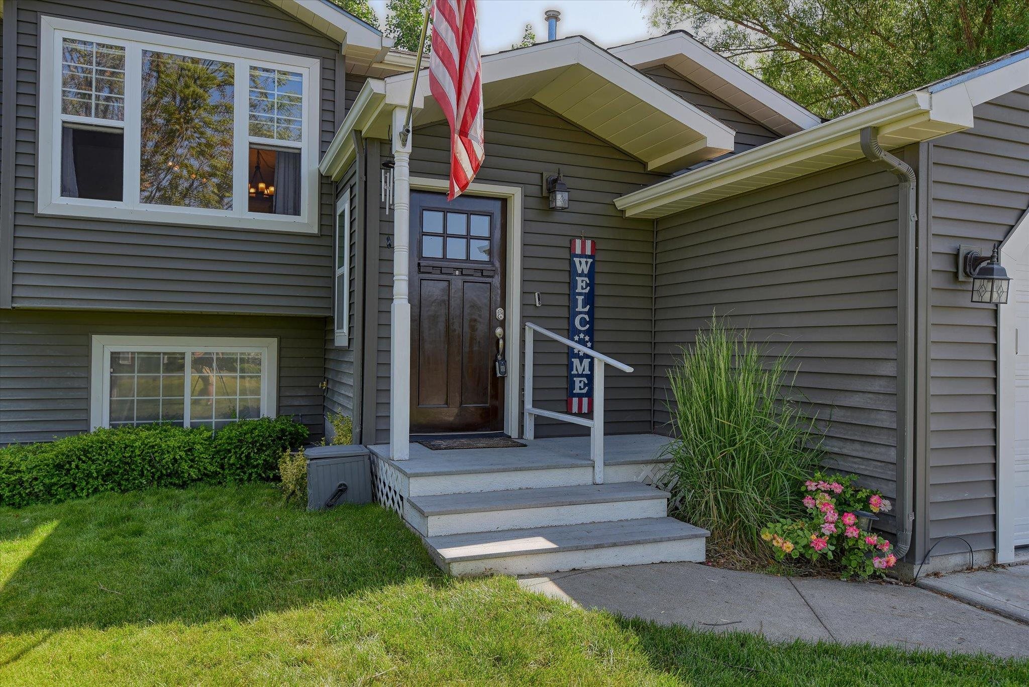 1411 Sinclair St - Photo 2
