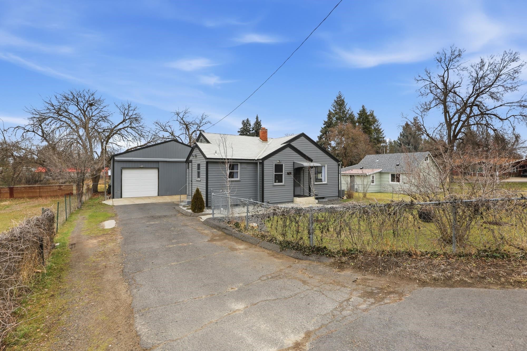 410 W Holland Ave - Photo 2