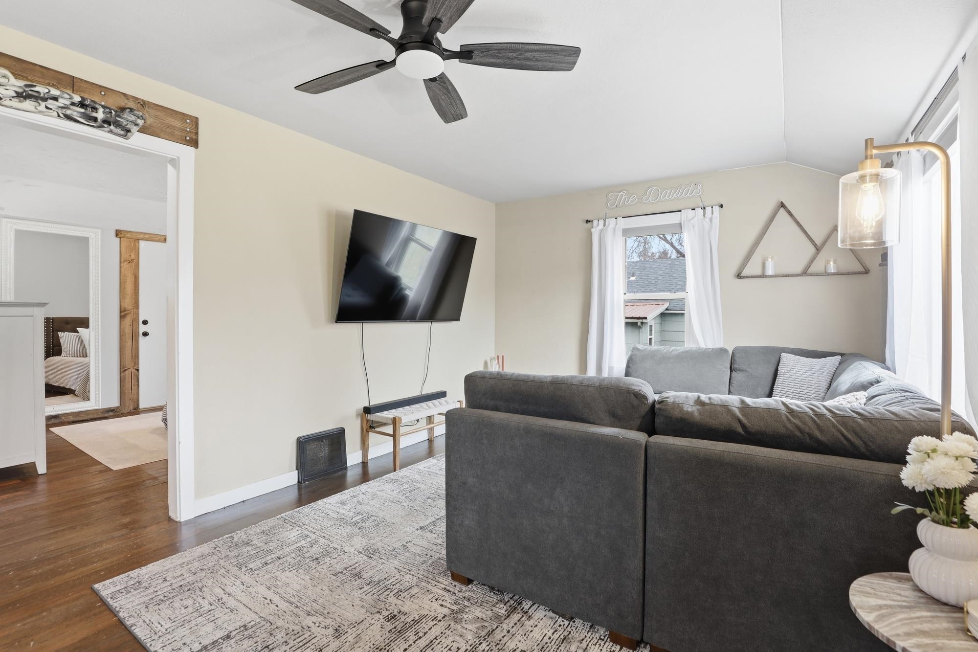 410 W Holland Ave - Photo 3