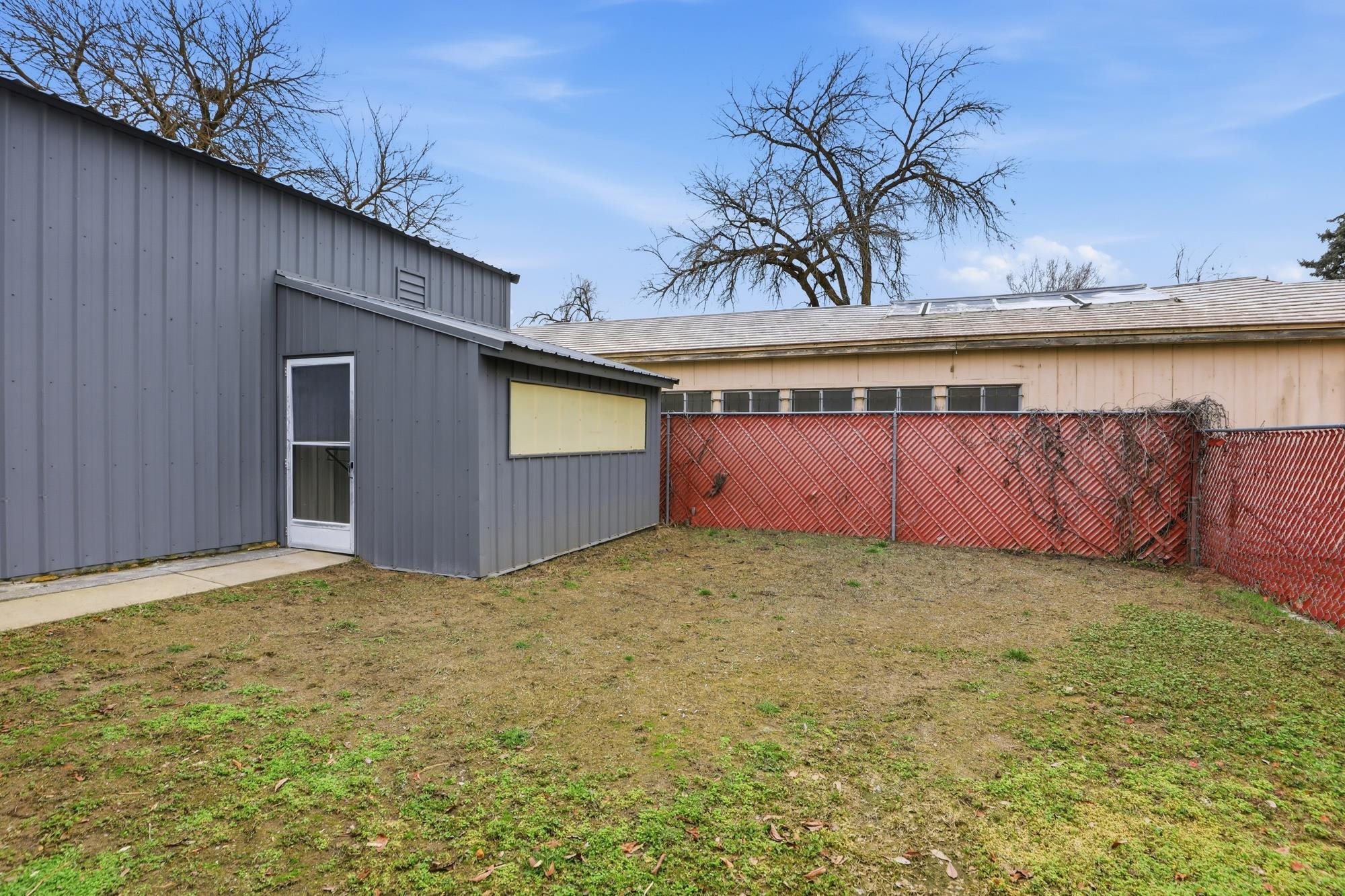 410 W Holland Ave - Photo 28
