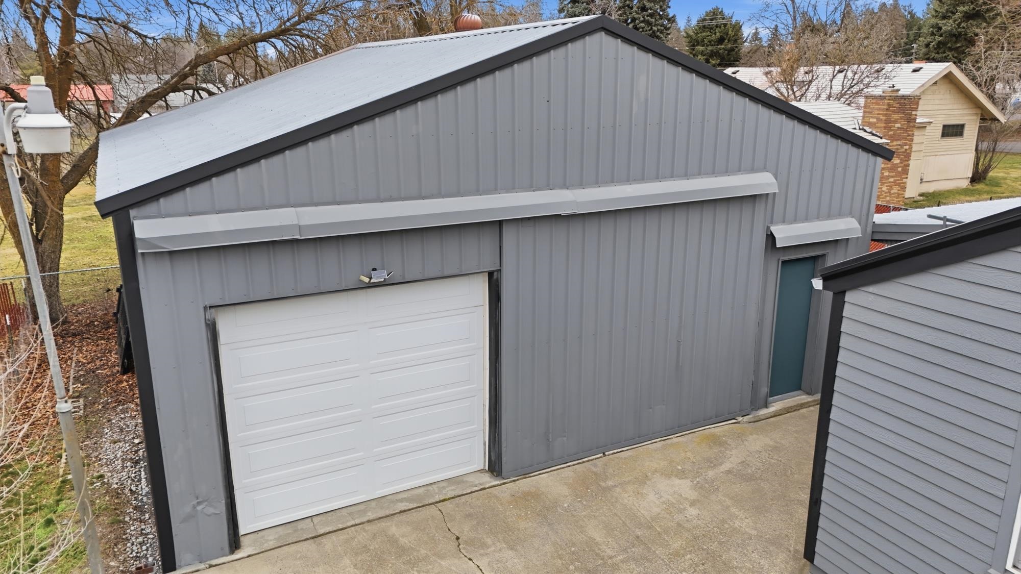 410 W Holland Ave - Photo 32
