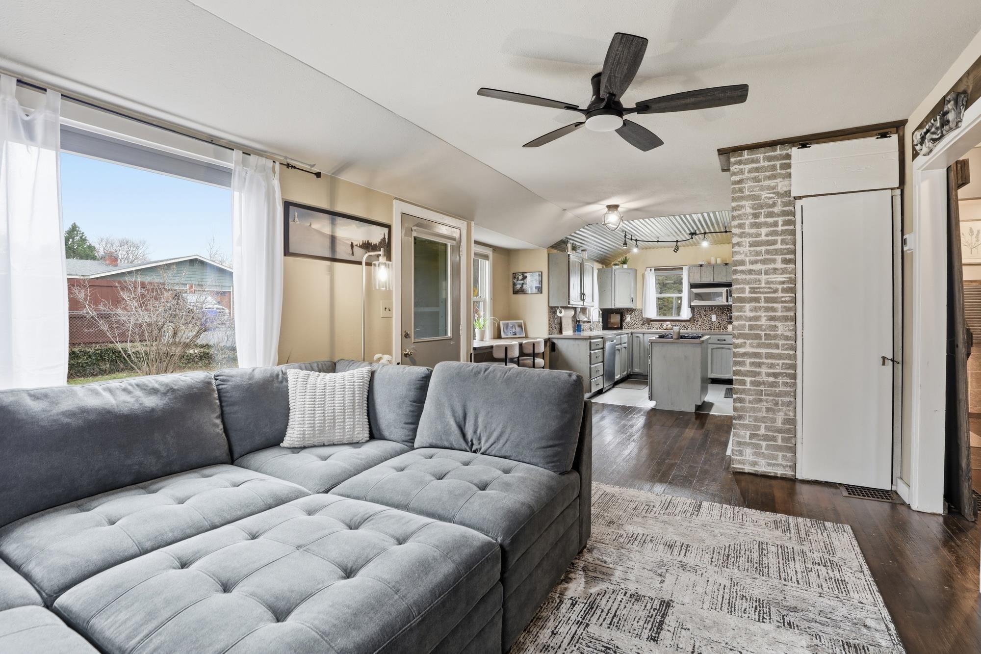410 W Holland Ave - Photo 5