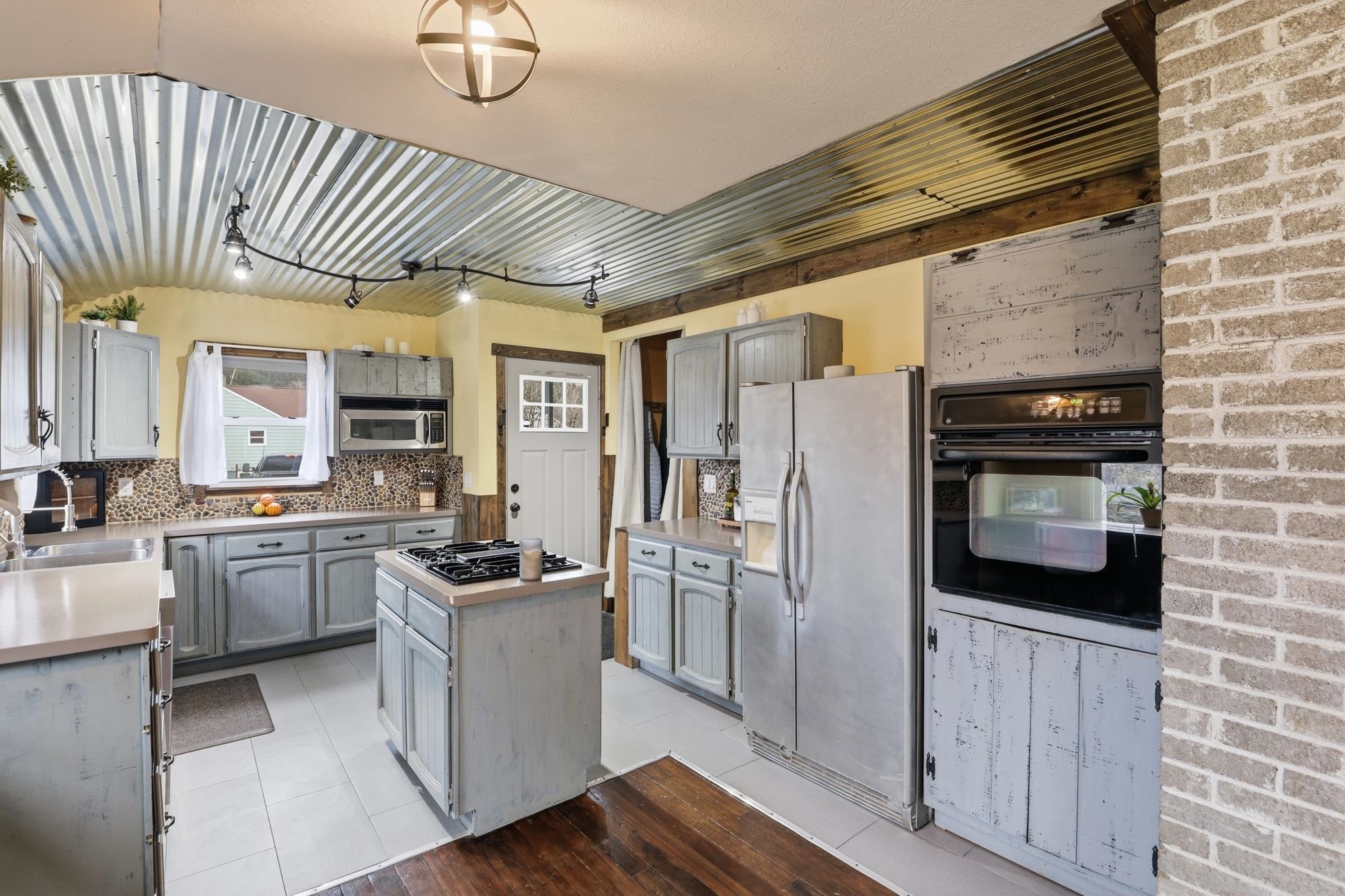 410 W Holland Ave - Photo 7