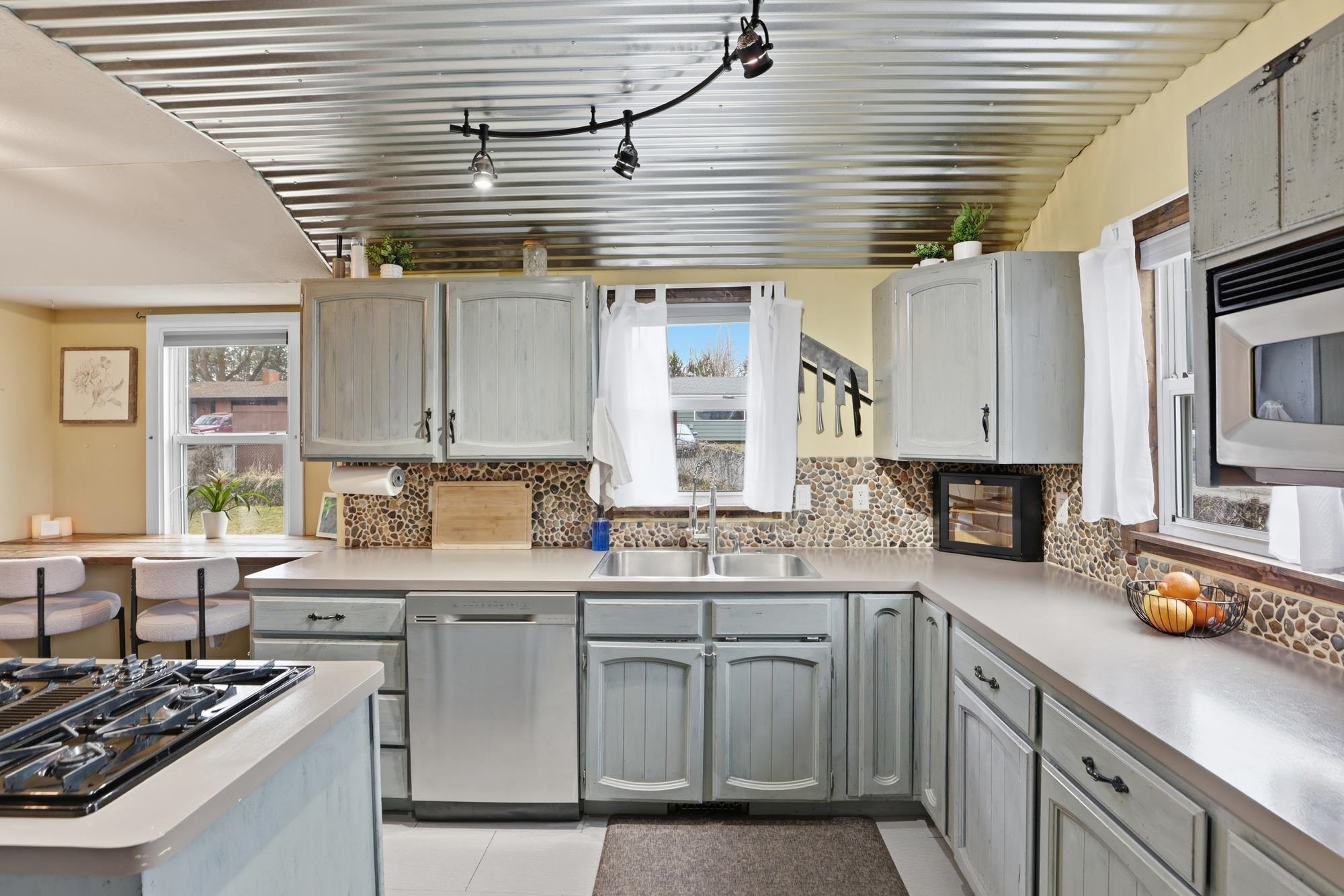 410 W Holland Ave - Photo 9