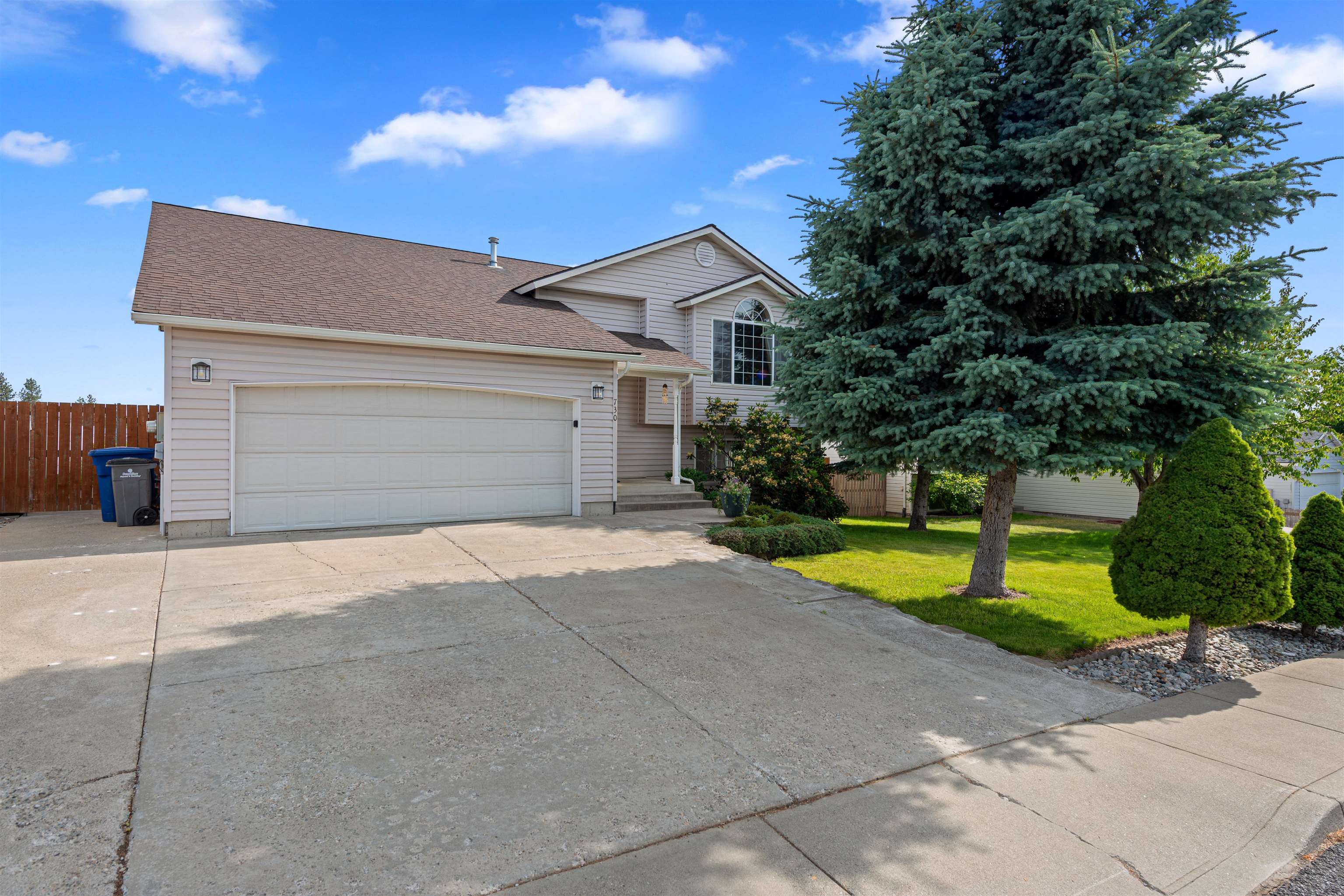 730 E Kathy Lee Ave - Photo 2