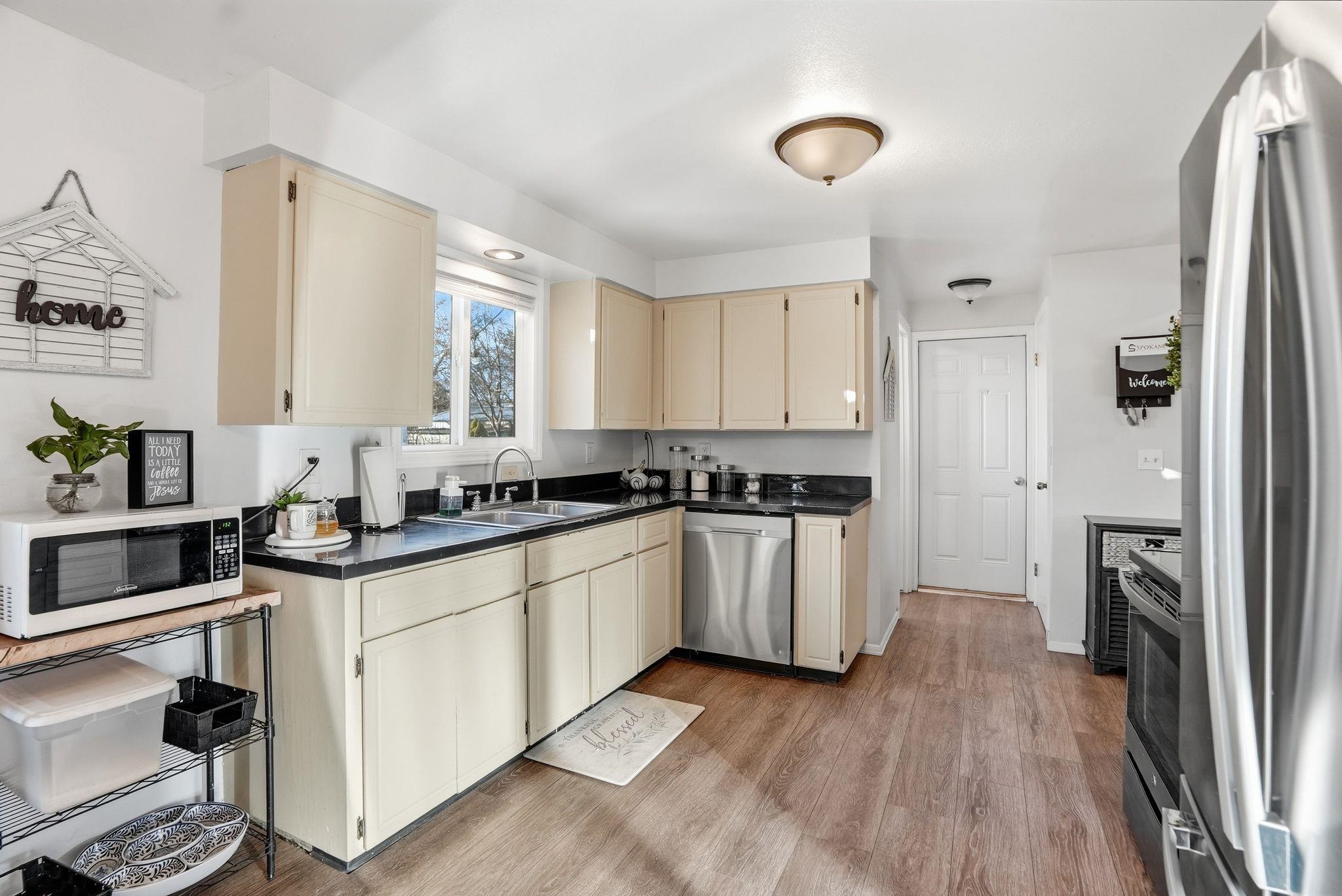 1625 N Walnut Rd - Photo 11