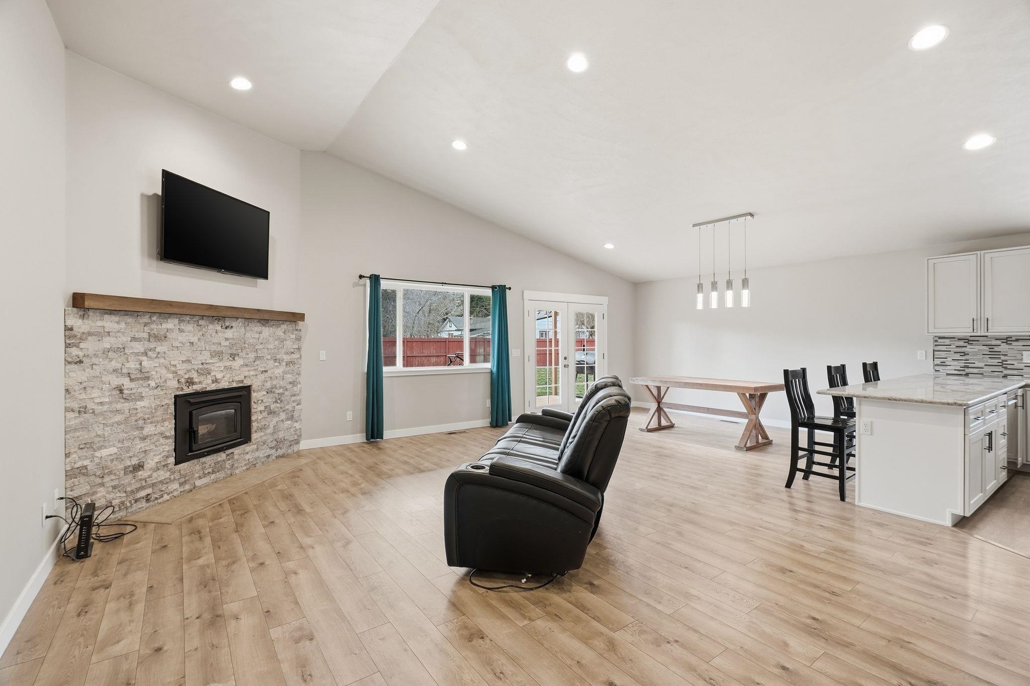 4912 E 8th Ave - Photo 5