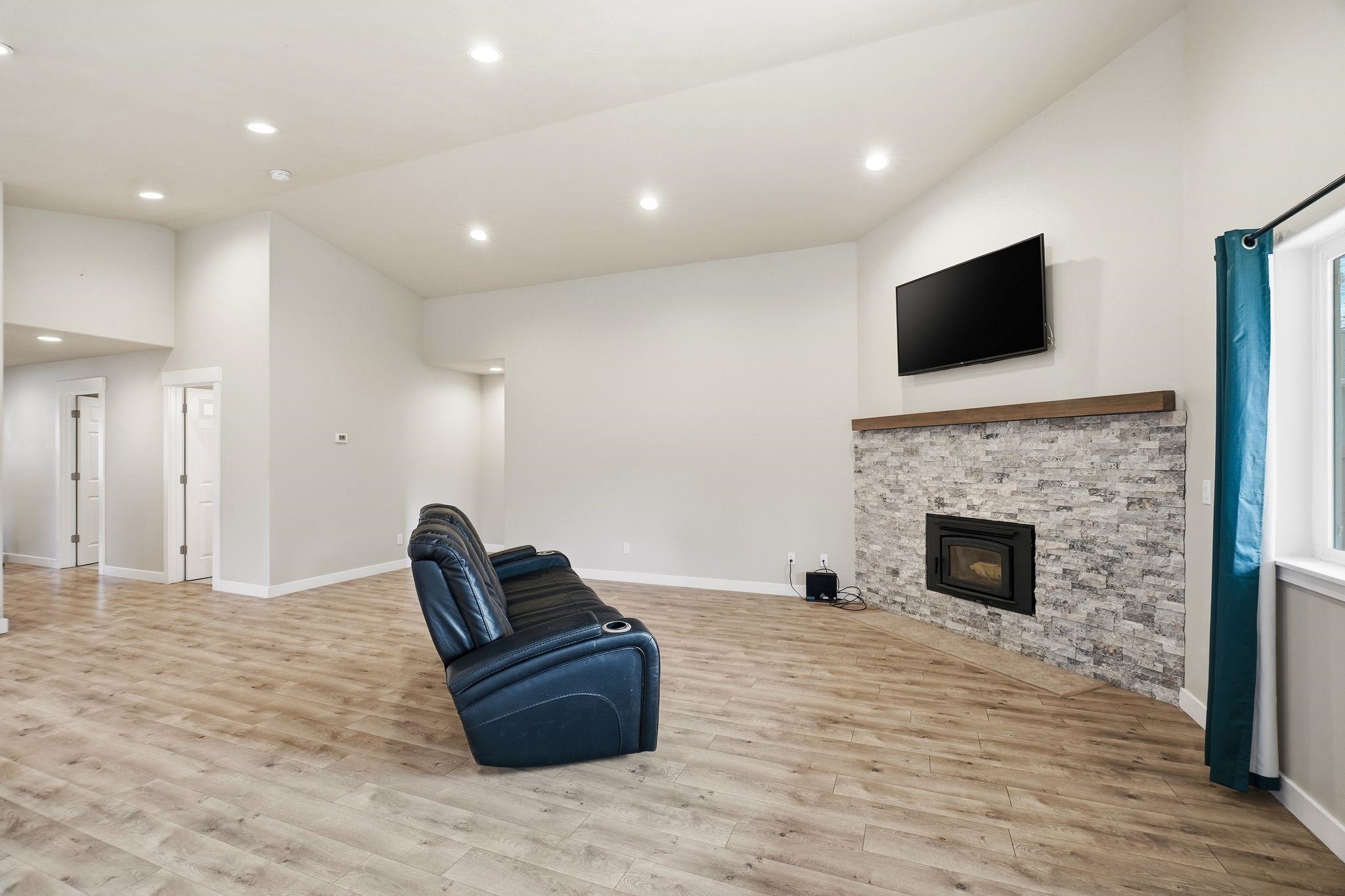 4912 E 8th Ave - Photo 6
