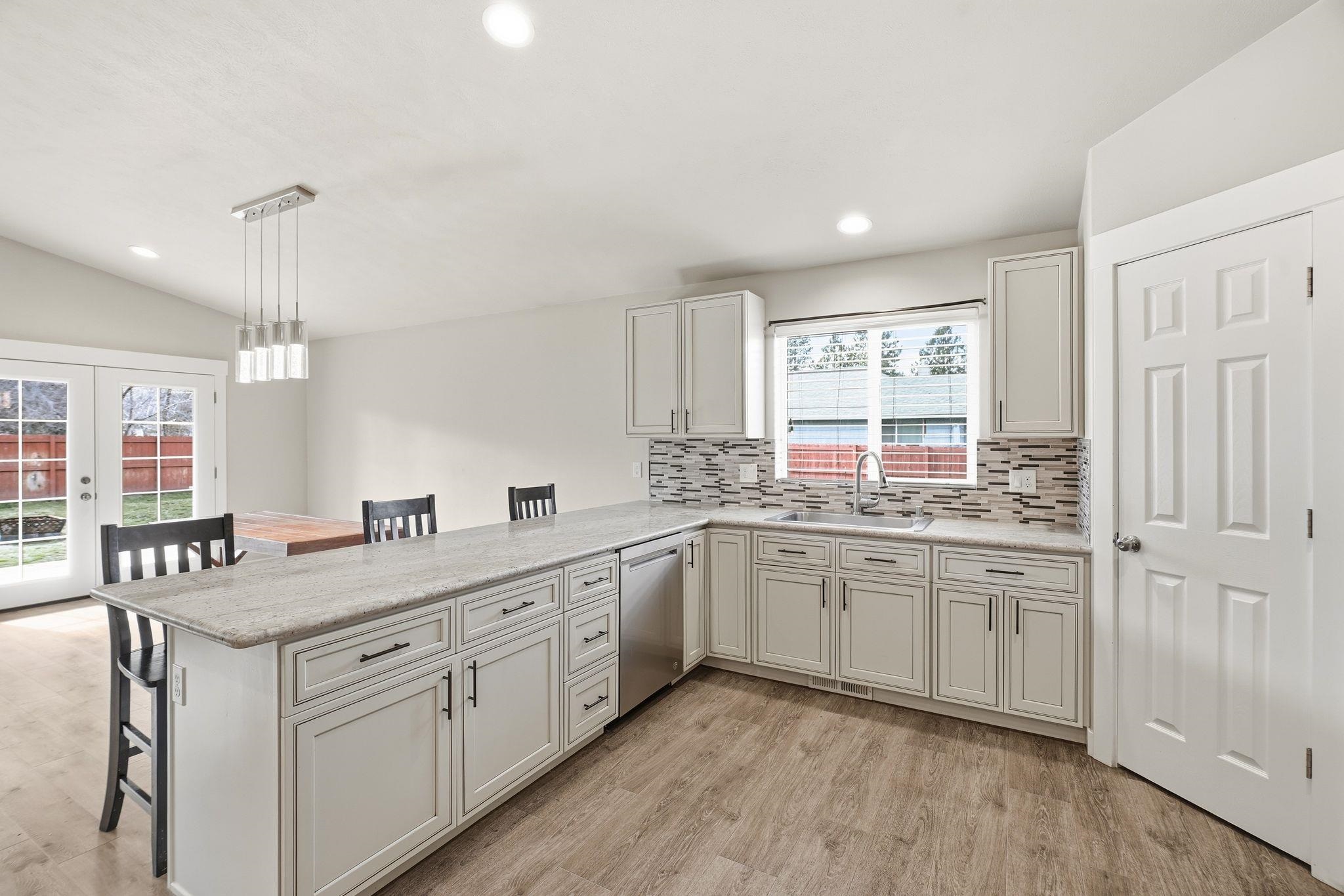 4912 E 8th Ave - Photo 10