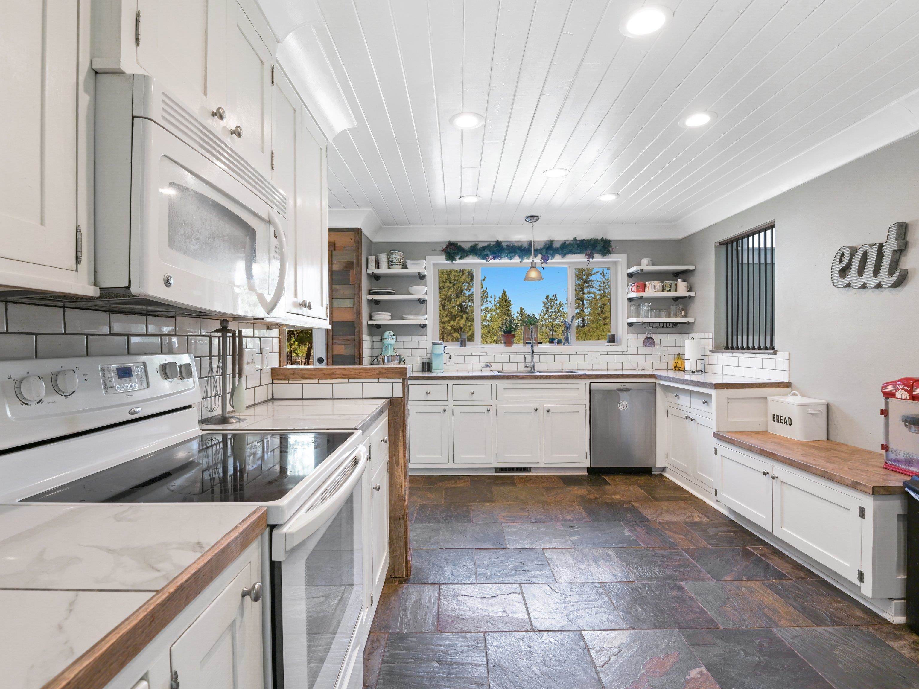 15216 W Bluegrass Rd - Photo 11