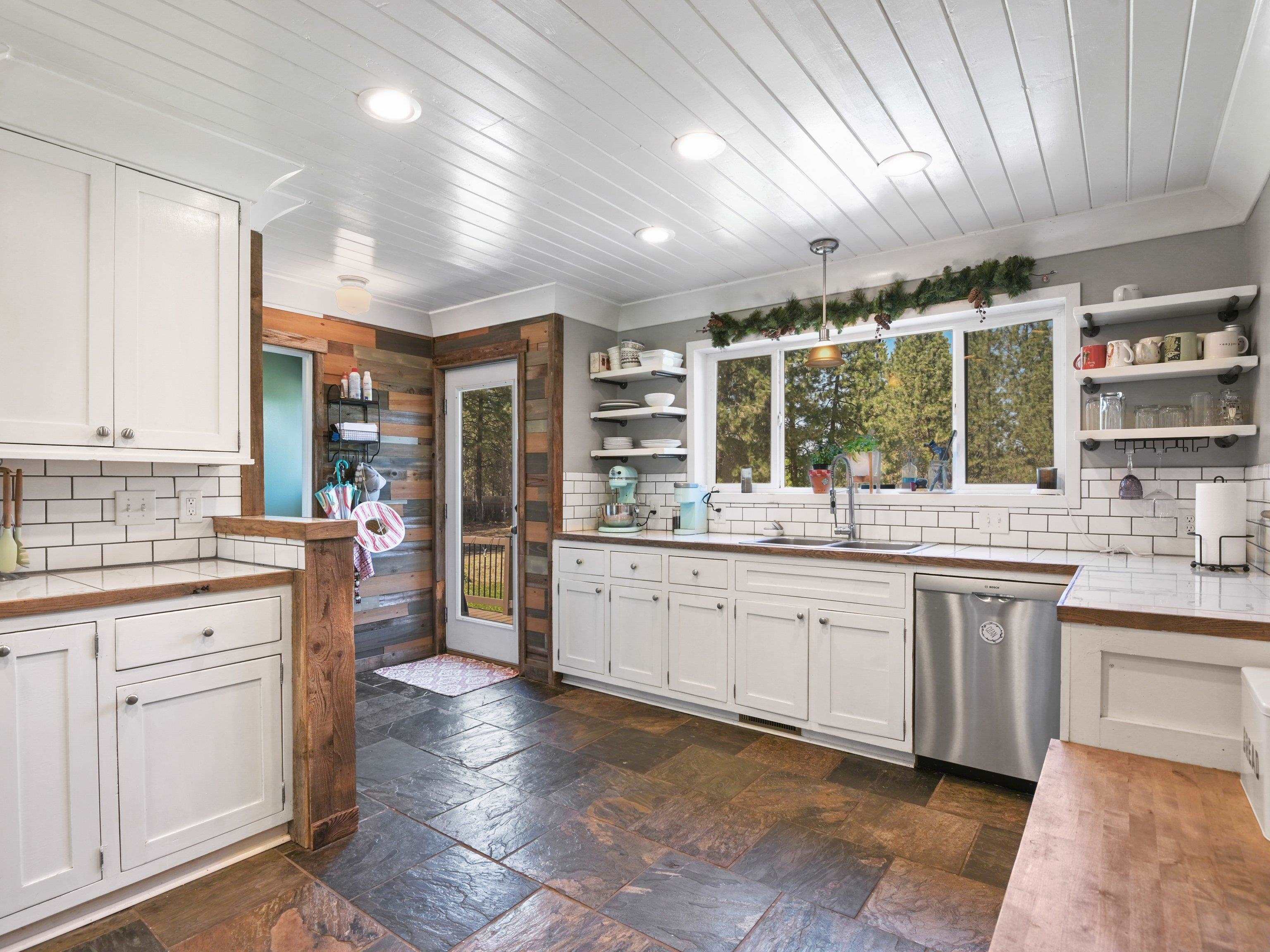 15216 W Bluegrass Rd - Photo 10