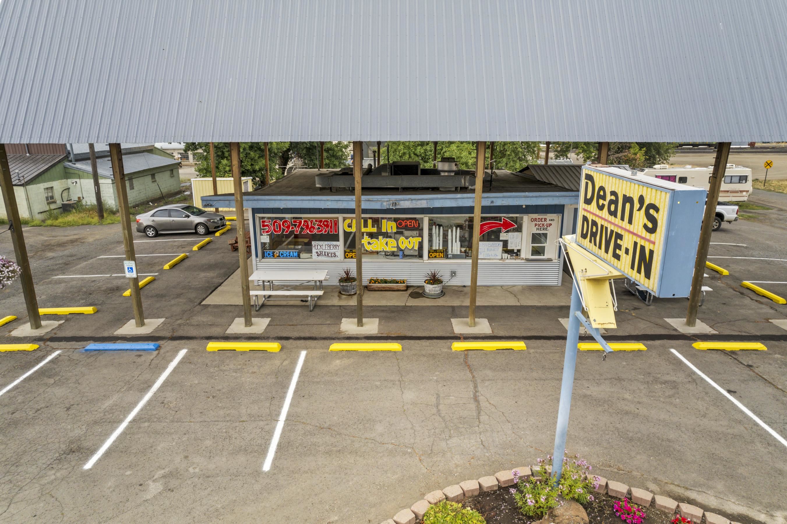 210 W Broadway Ave - Photo 1