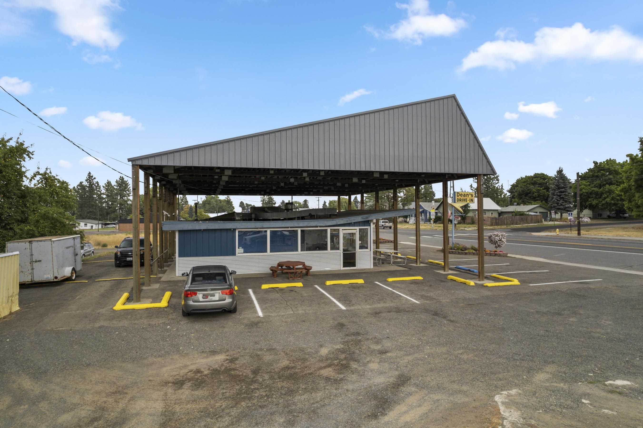 210 W Broadway Ave - Photo 2