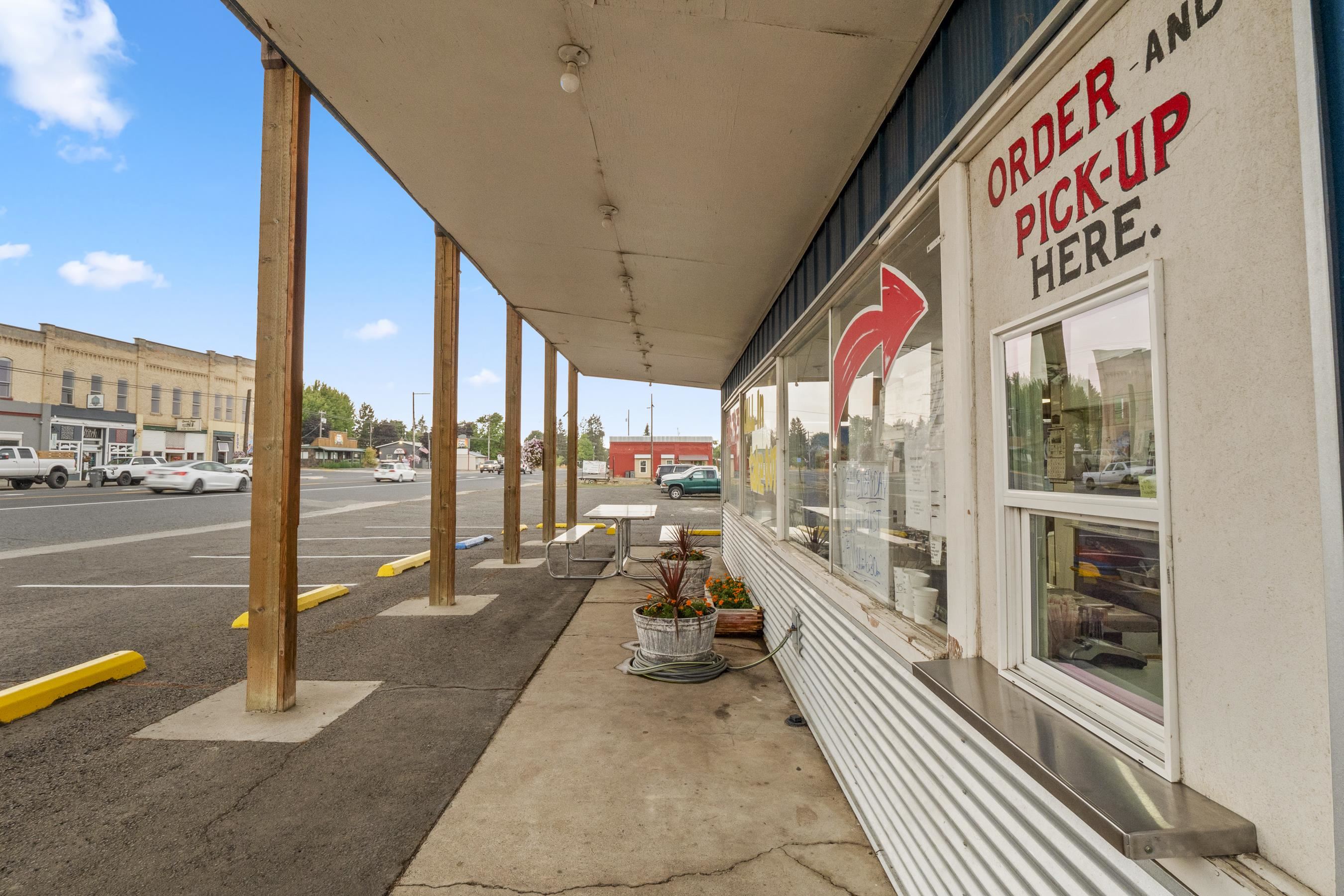 210 W Broadway Ave - Photo 16