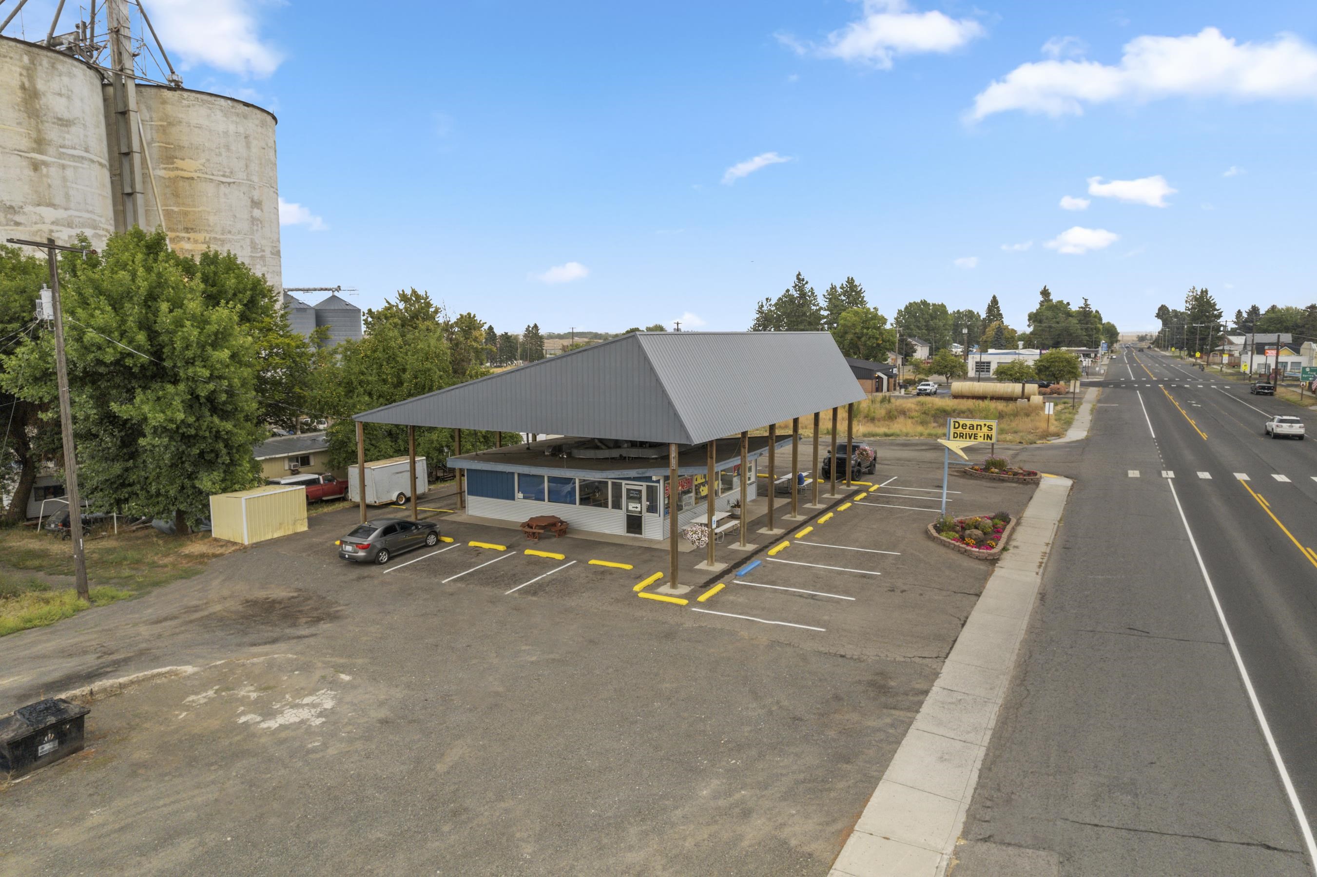 210 W Broadway Ave - Photo 3