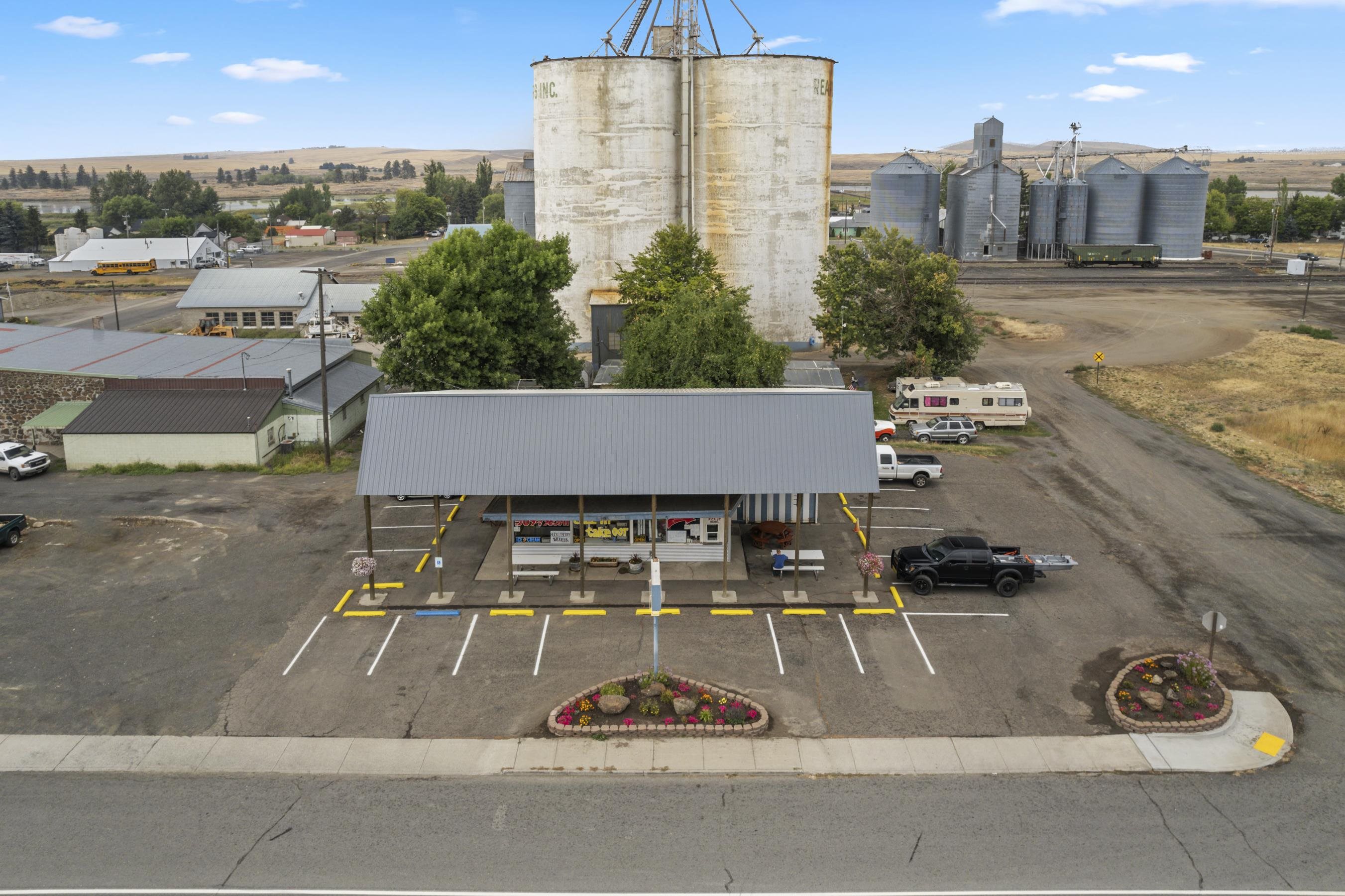 210 W Broadway Ave - Photo 4