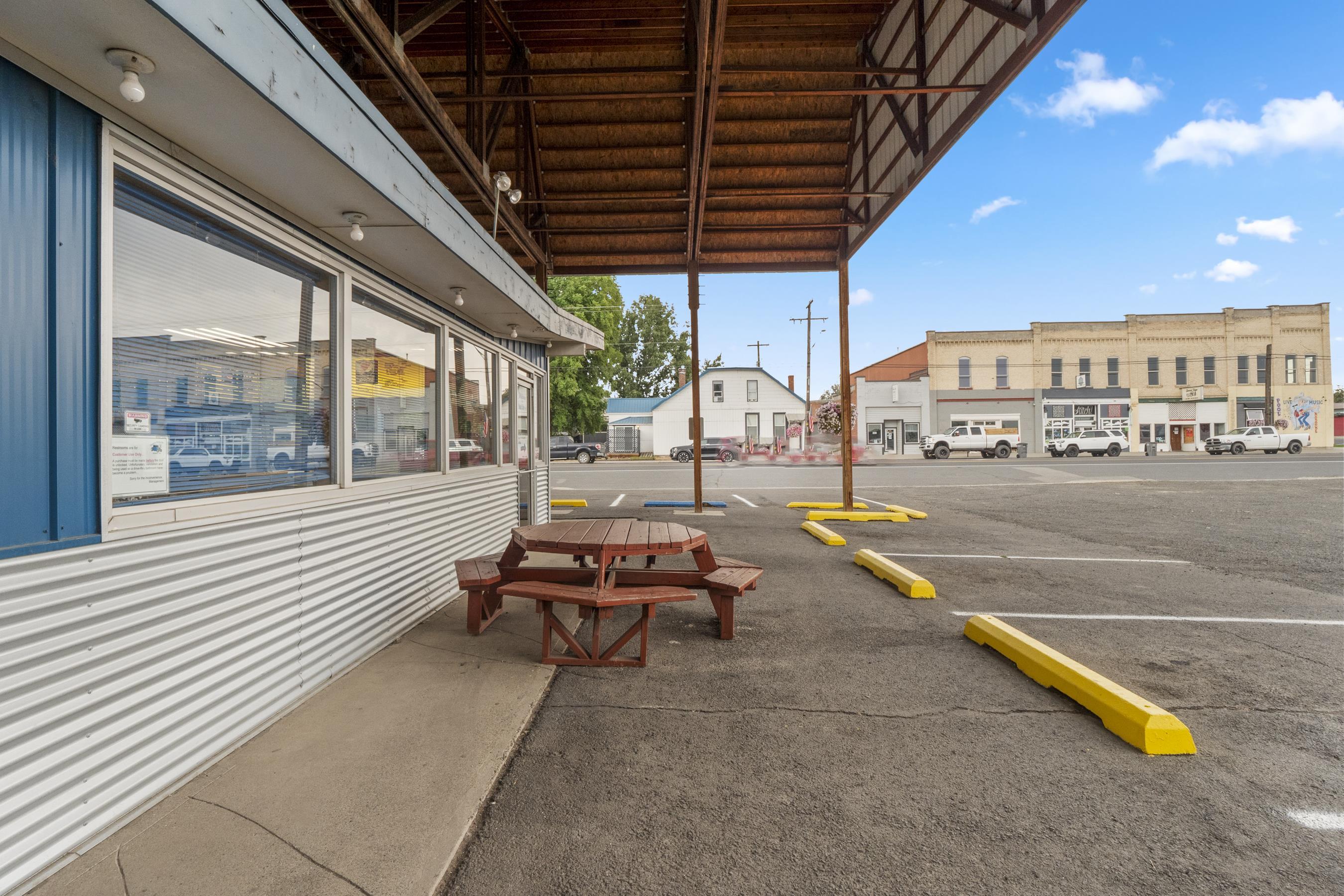 210 W Broadway Ave - Photo 10