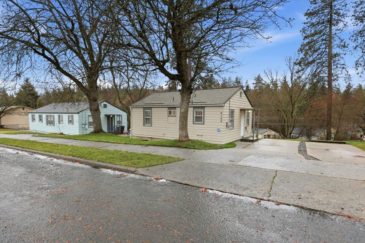 3105 W Rosamond Ave - Photo 2