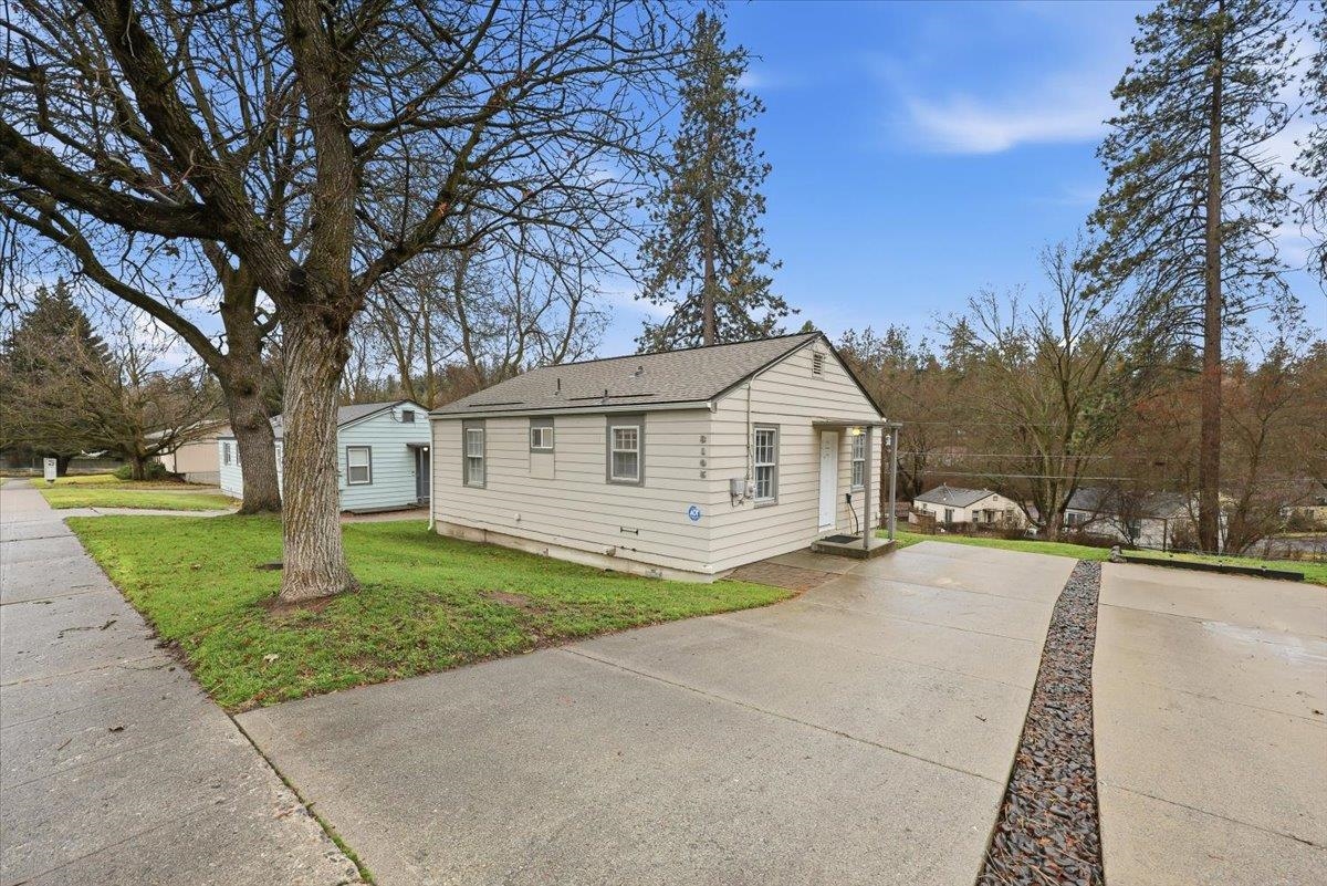 3105 W Rosamond Ave - Photo 3
