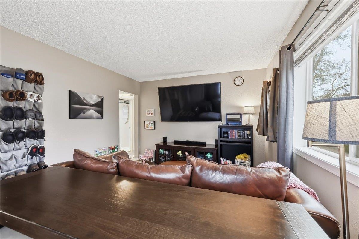 3105 W Rosamond Ave - Photo 8