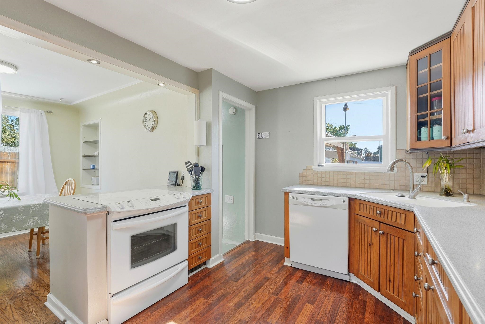 2521 W Walton Ave - Photo 6