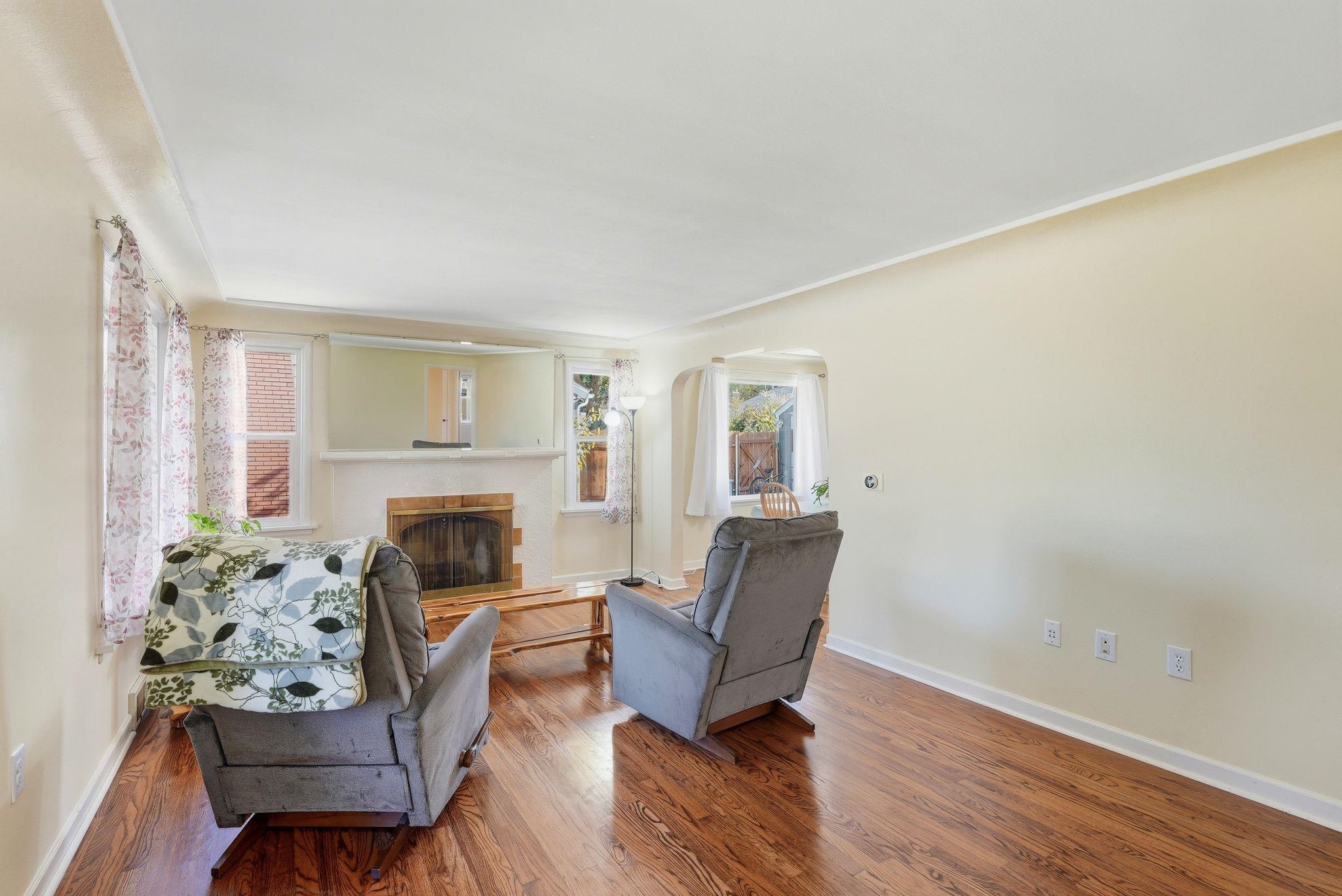 2521 W Walton Ave - Photo 9