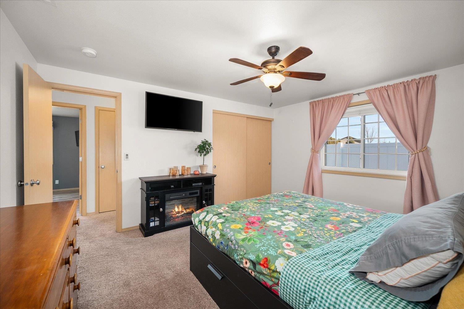 9426 W Claire Ave - Photo 16