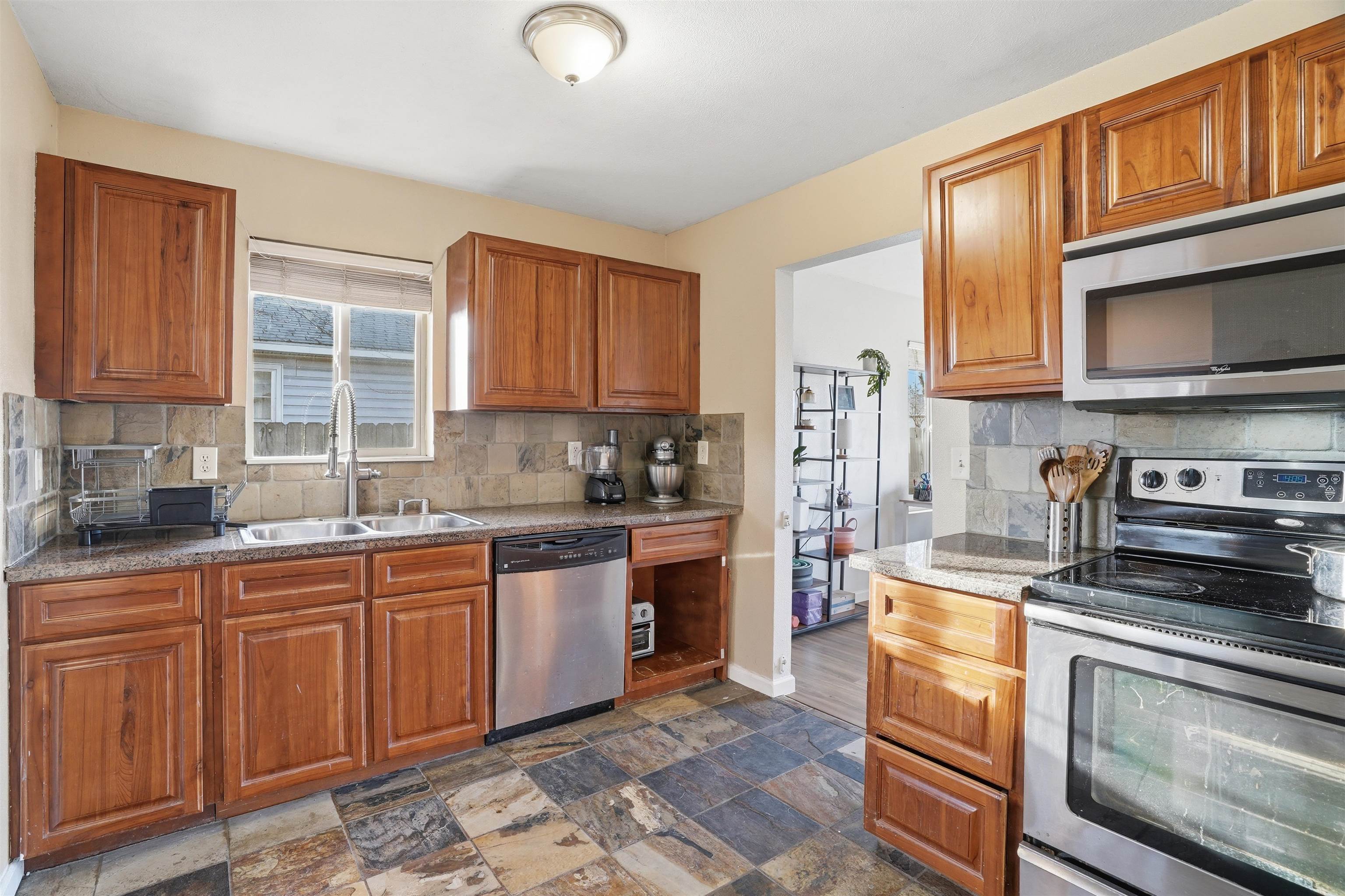 1124 E Garland Ave - Photo 9