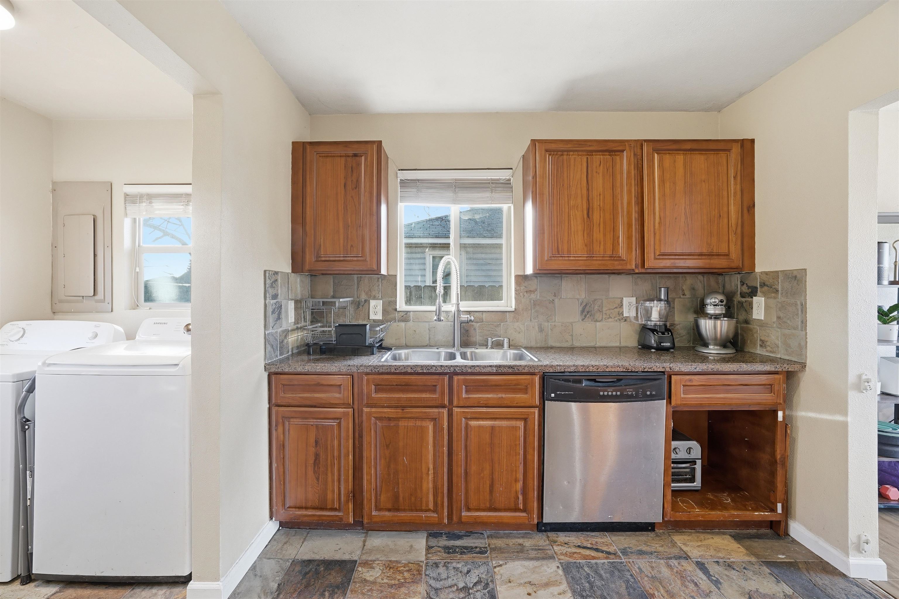 1124 E Garland Ave - Photo 10