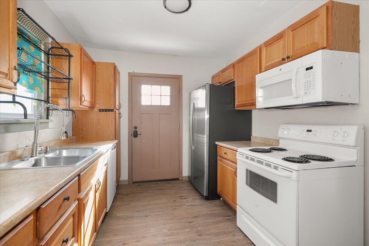 1420 E Bridgeport Ave - Photo 3