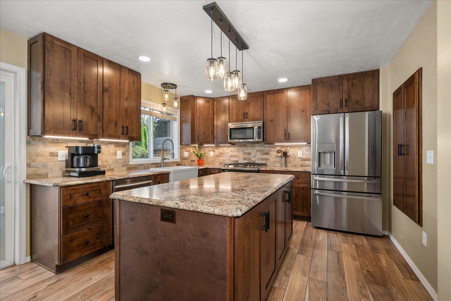 805 E Blackhawk Dr - Photo 4