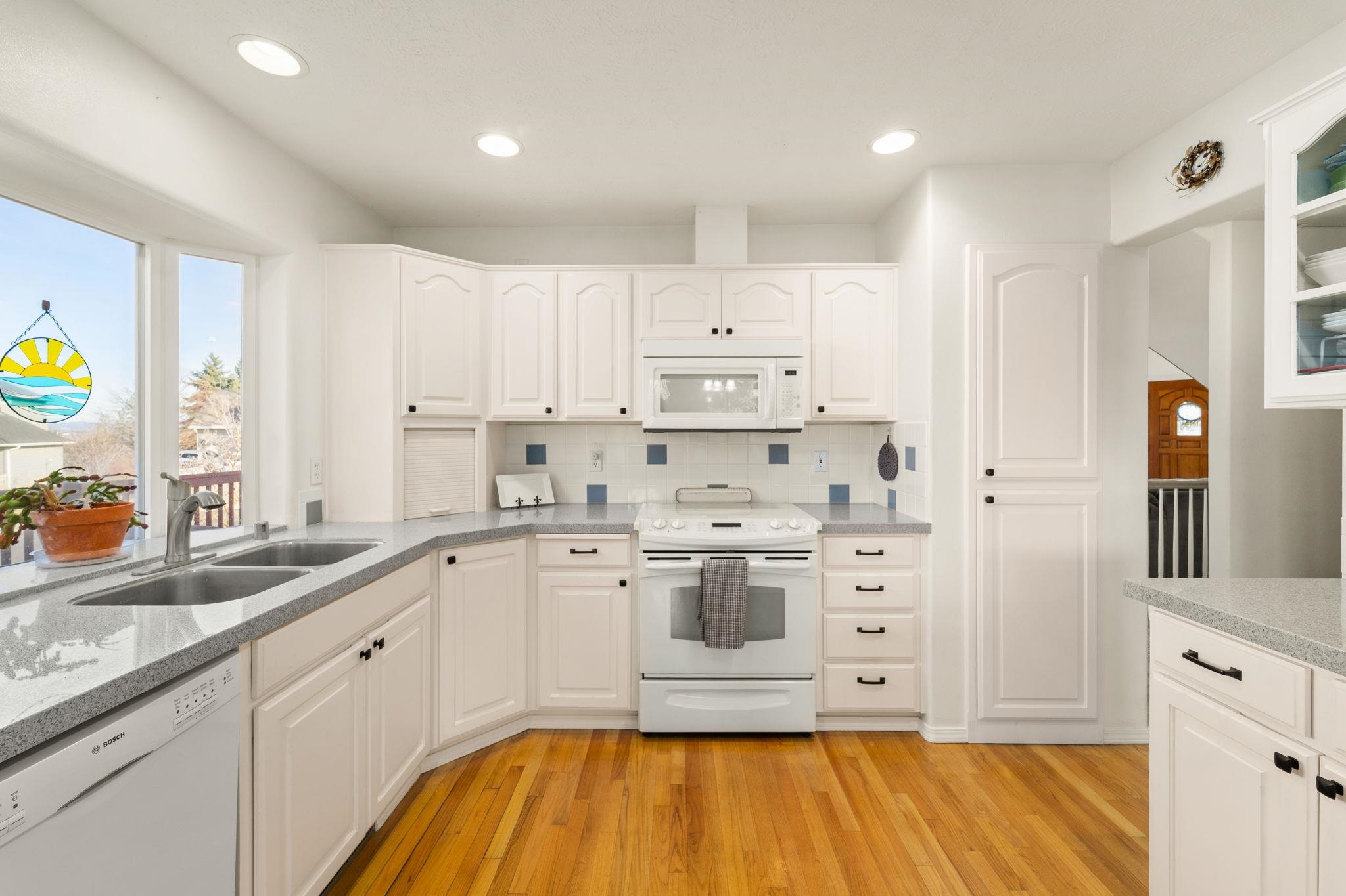 9019 N Rossmoor Ct - Photo 7
